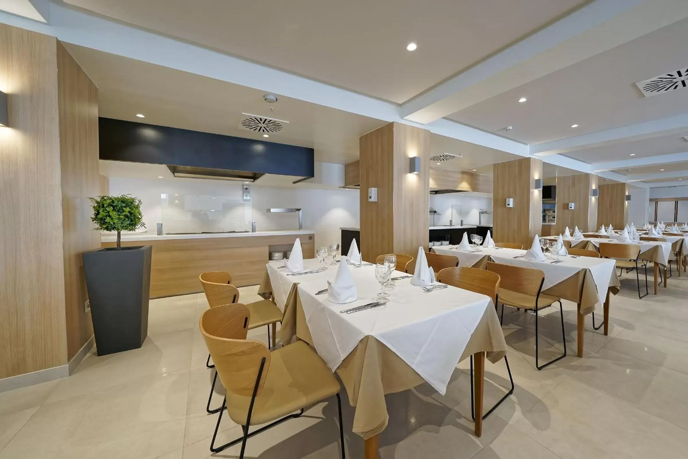 Restaurant/Places to Eat in Aequora Lanzarote Suites