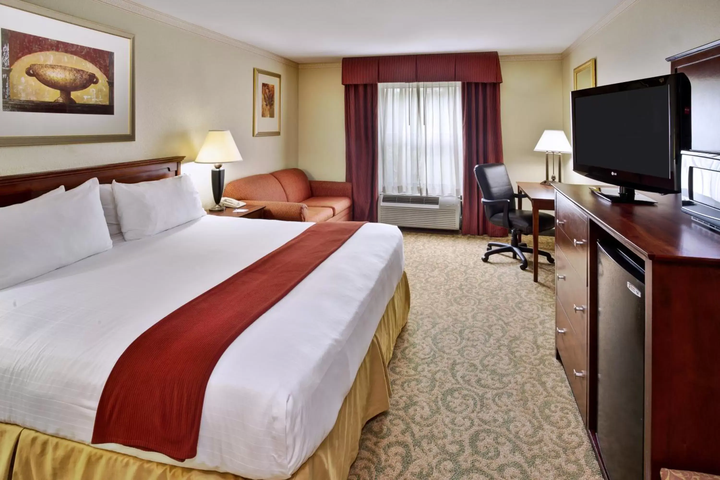 Photo of the whole room, Bed in Holiday Inn Express Breaux Bridge, an IHG Hotel