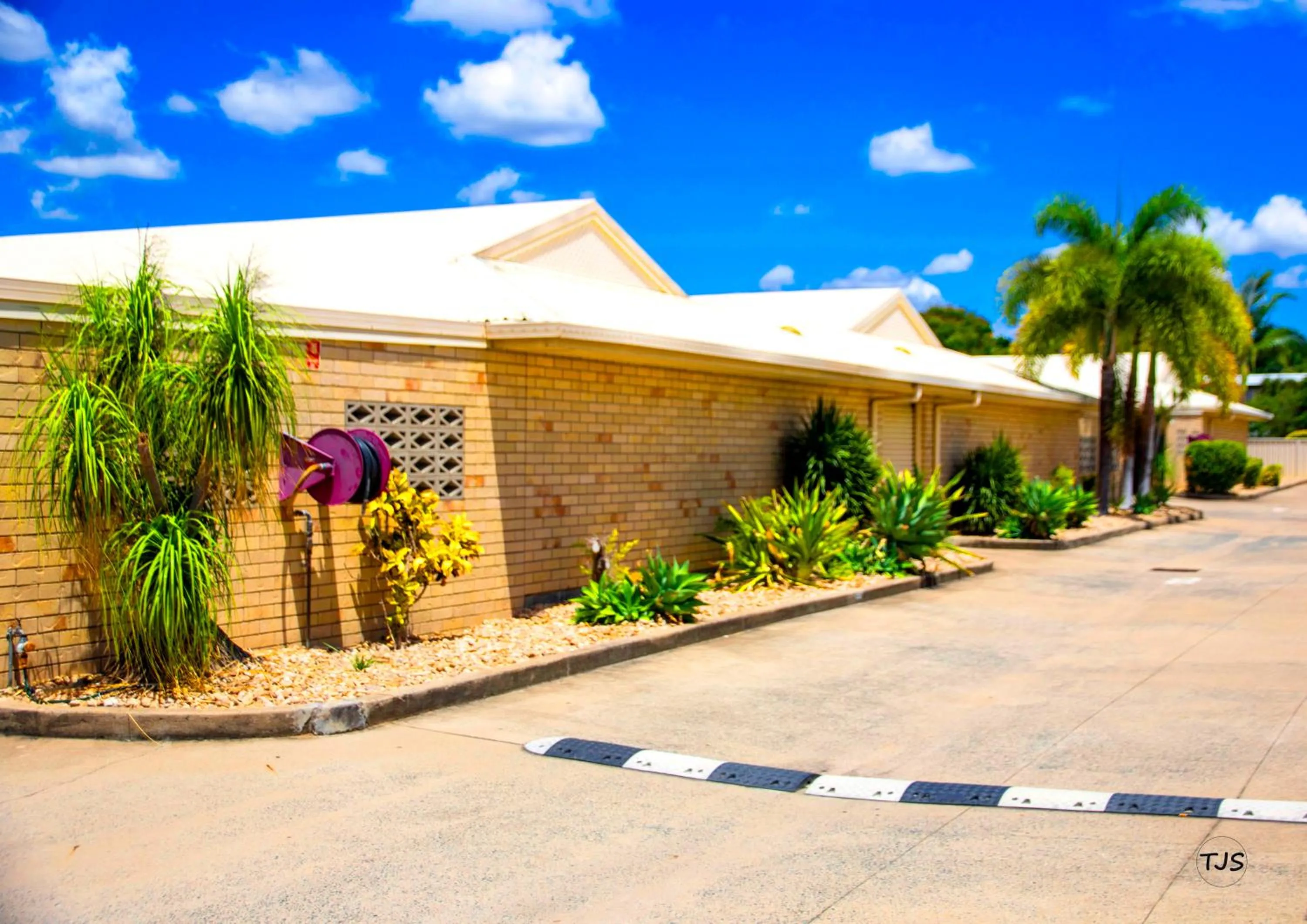 Property building in SunPalms Motel