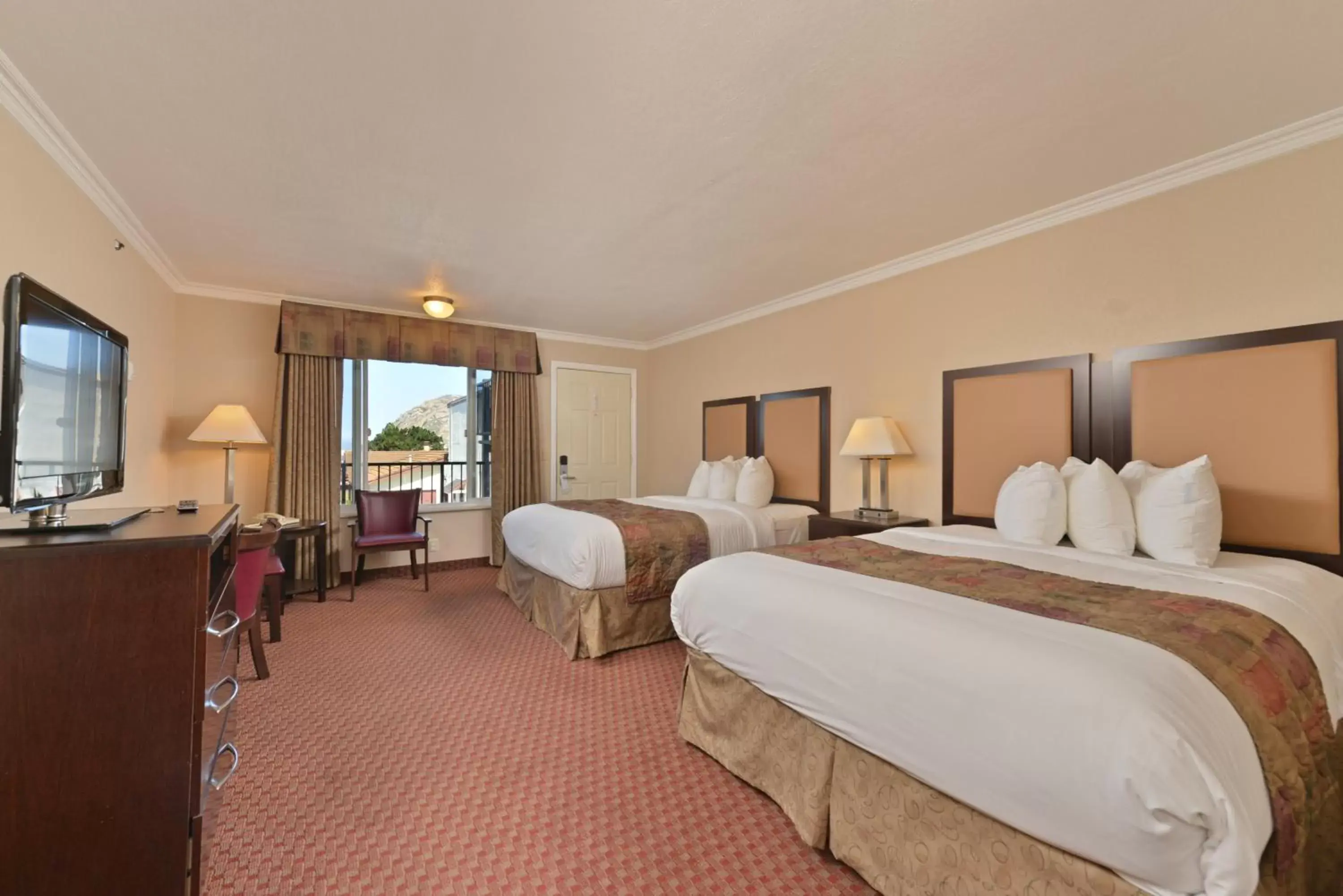 Queen Room with Two Queen Beds with Ocean View in Pacific Shores Inn - Morro Bay