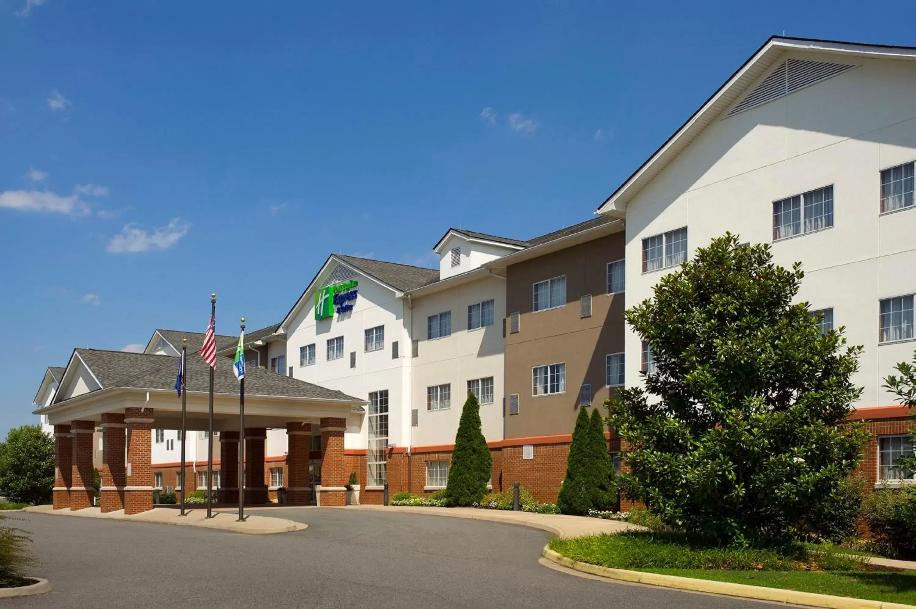 Property Building in Holiday Inn Express & Suites Charlottesville - Ruckersville, an IHG Hotel