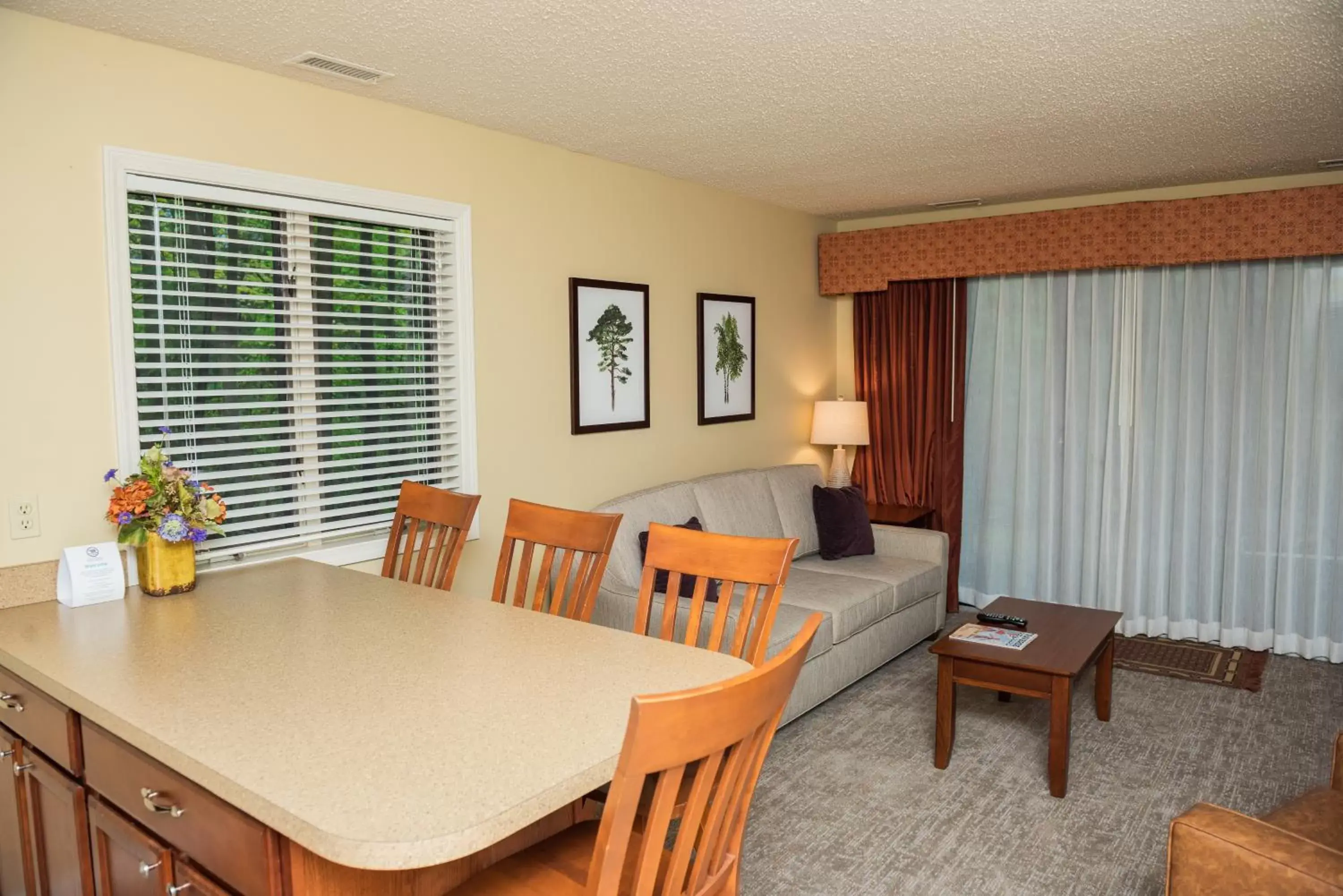 Seating area, Dining Area in Grand Traverse Resort and Spa