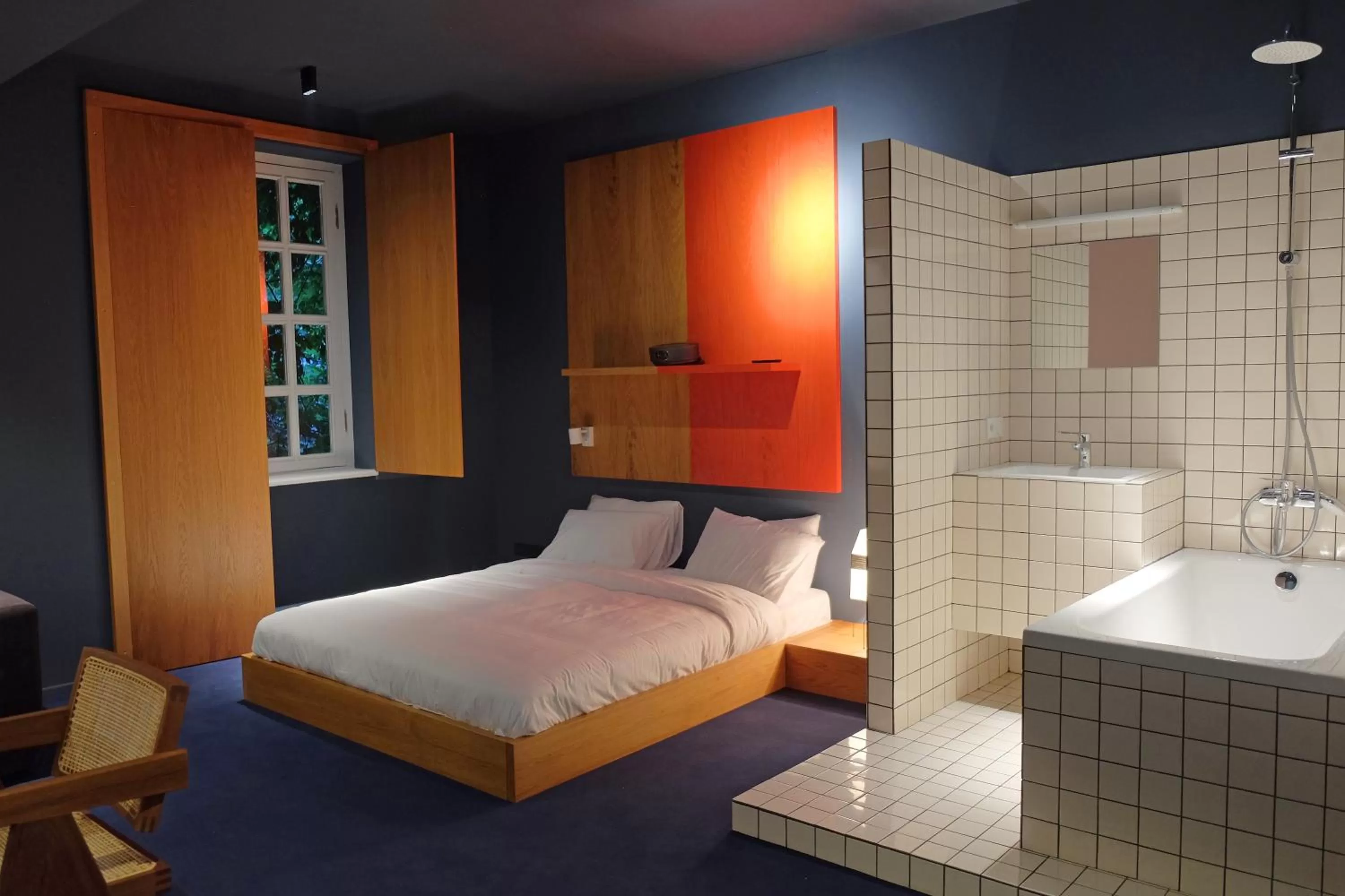 Bed in Blueberry Nights