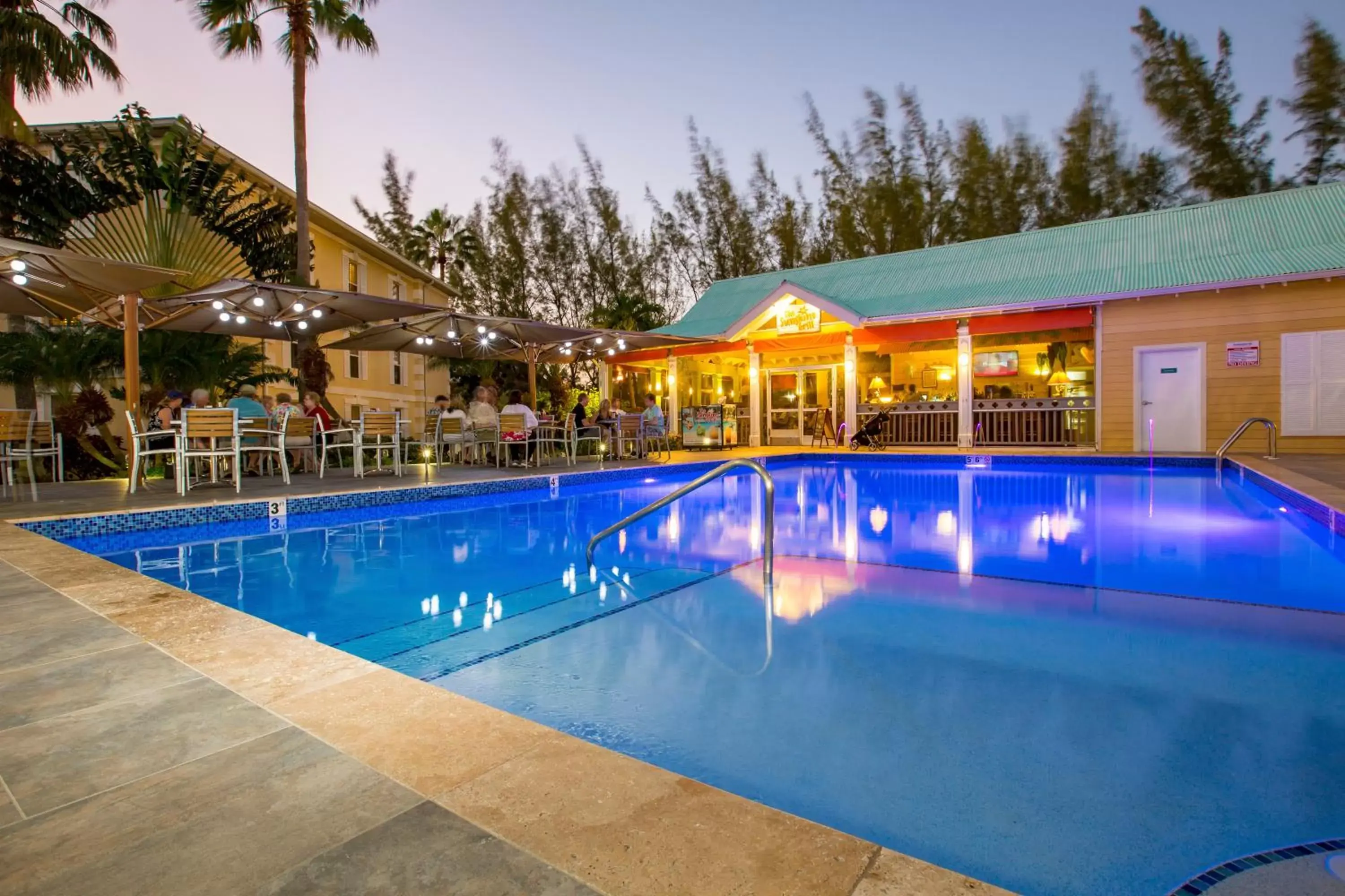 Restaurant/places to eat, Swimming Pool in Sunshine Suites Resort