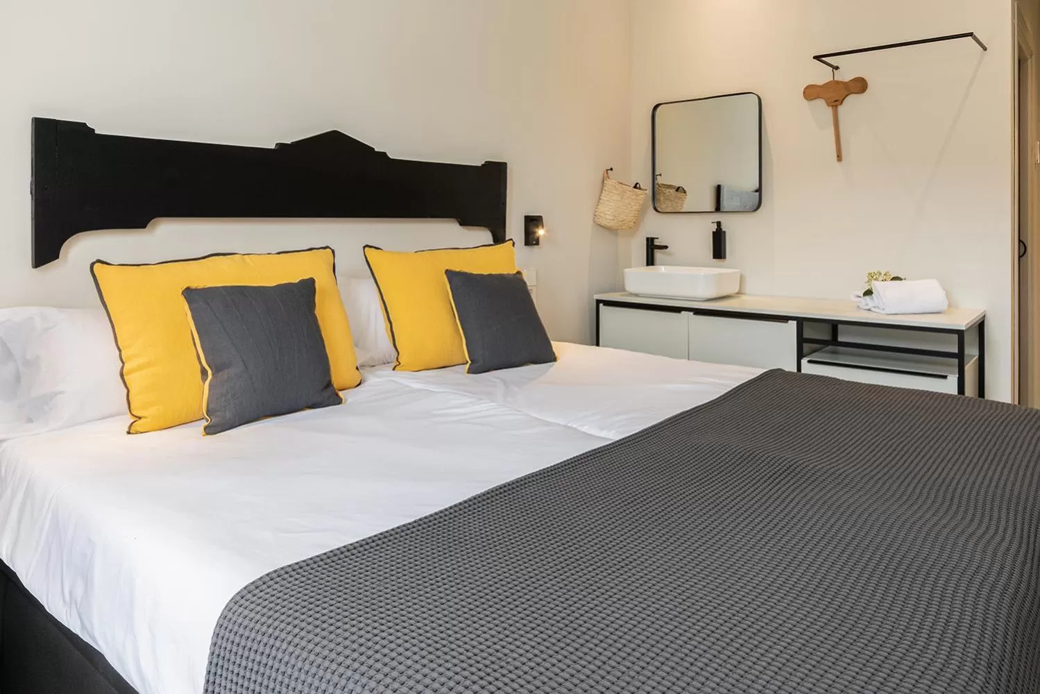 Photo of the whole room, Bed in "unic, turisme d'interior"