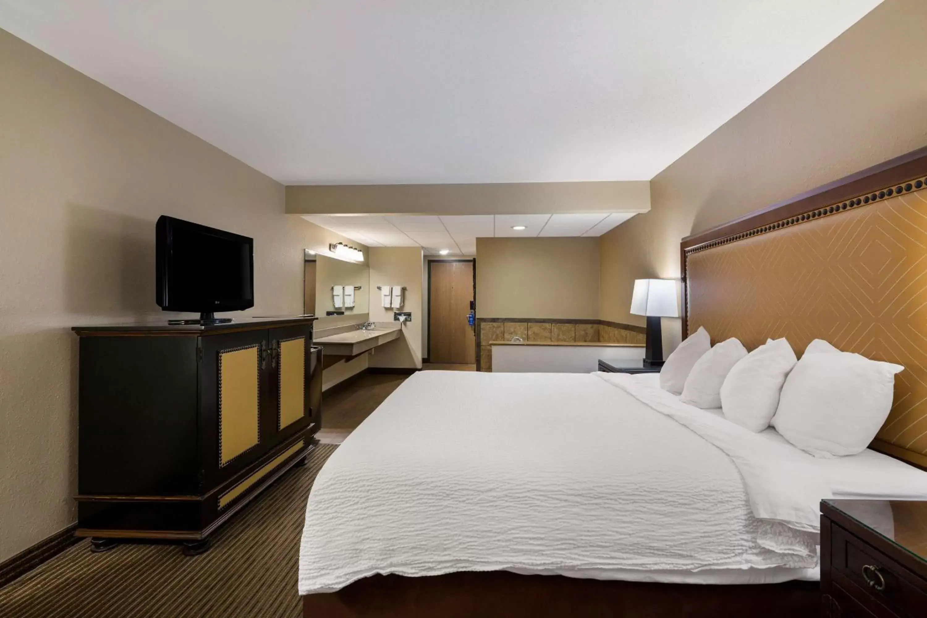 Bedroom, Bed in Revel Hotel Minot - SureStay Collection by Best Western