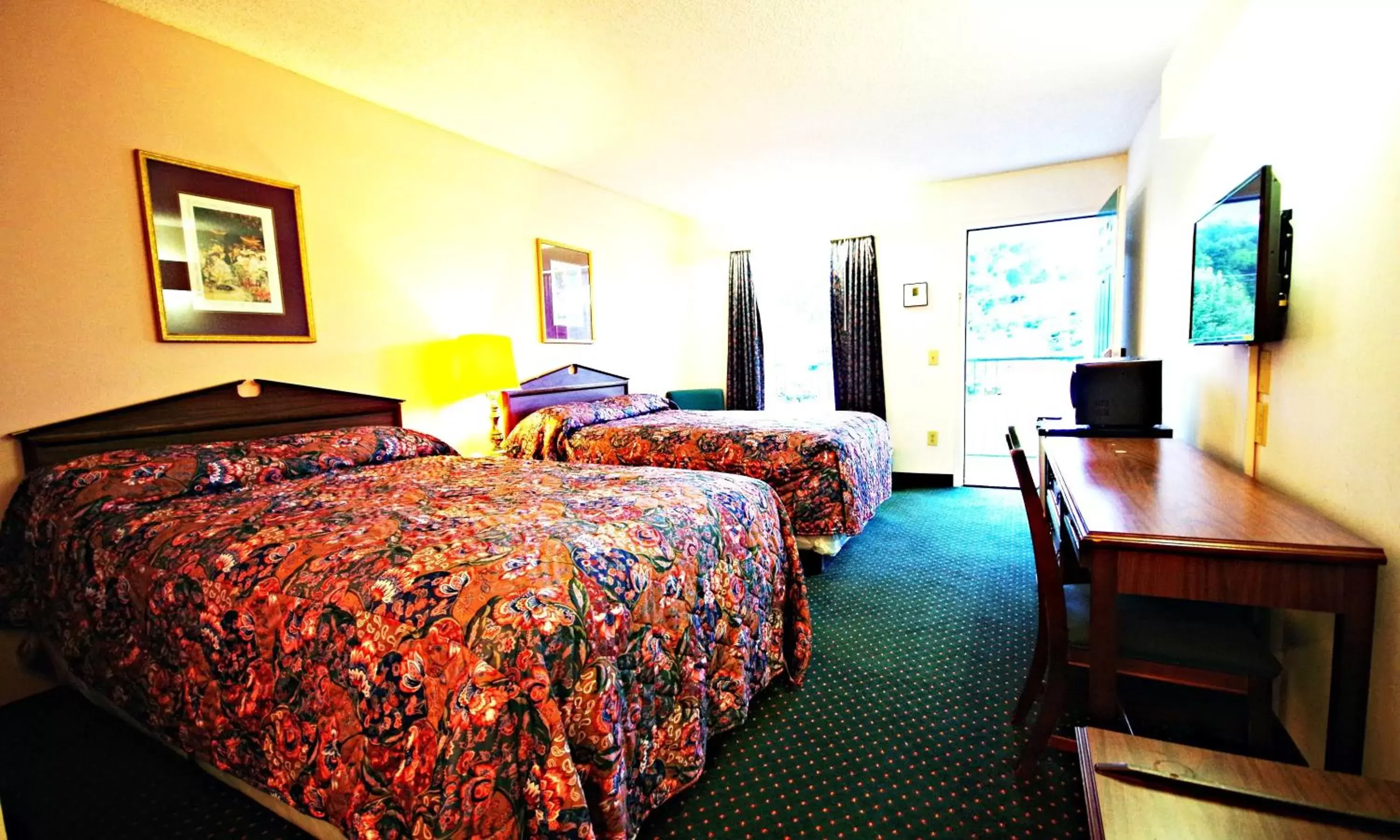View (from property/room), Bed in American Motel - Lenoir