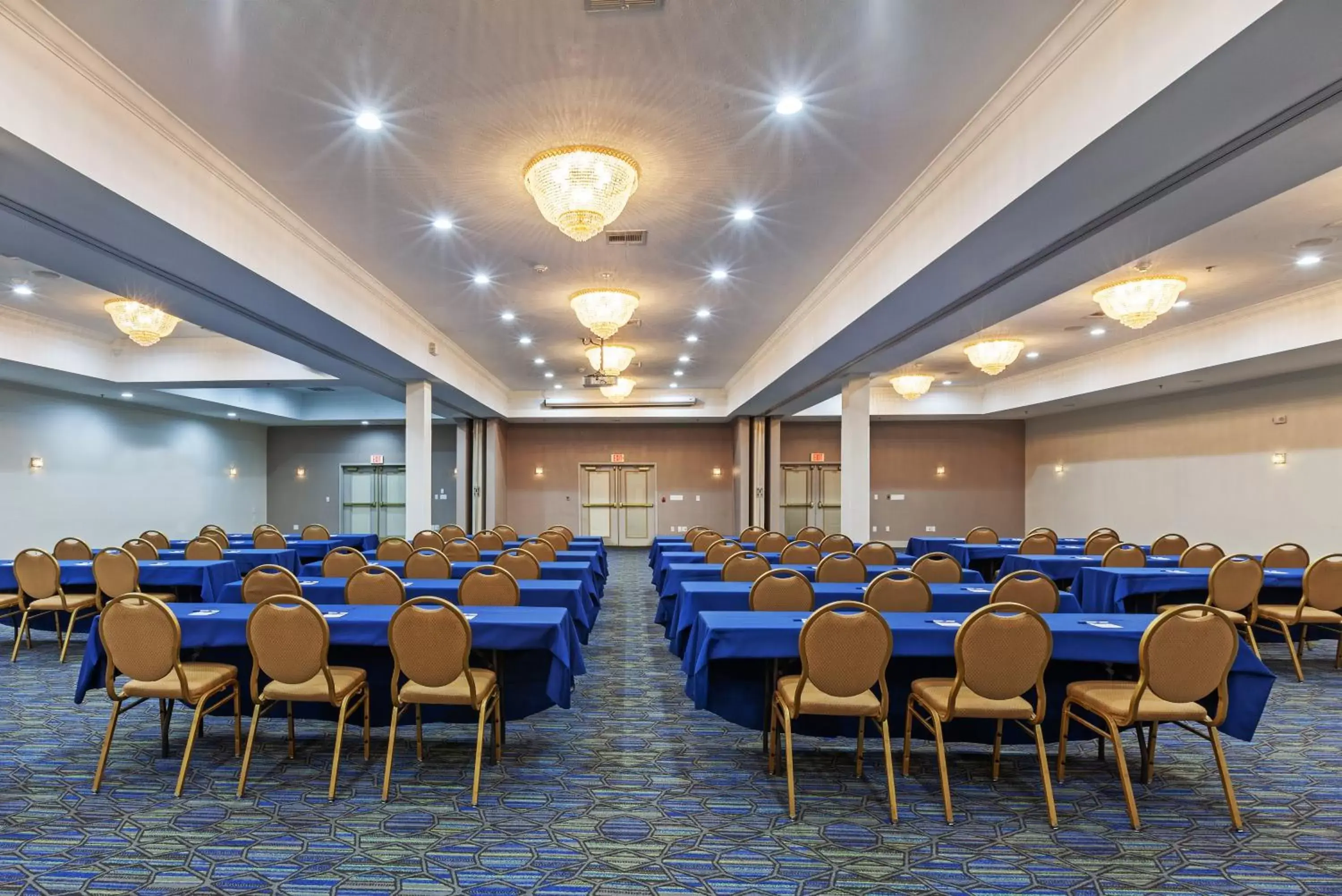 Meeting/conference room in Holiday Inn Express Hotel and Suites Jenks, an IHG Hotel