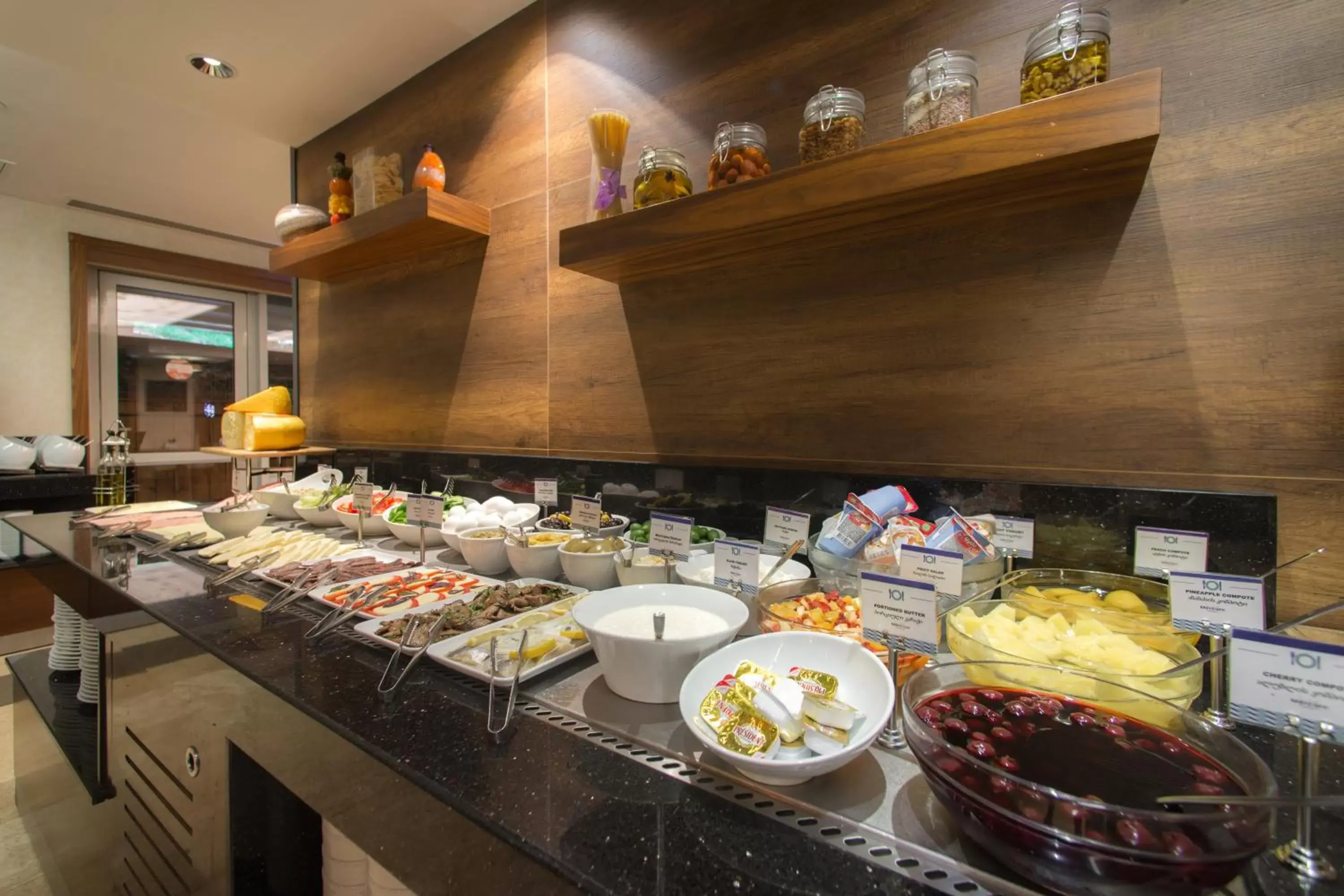 Lounge or bar, Food in Mercure Tbilisi Old Town