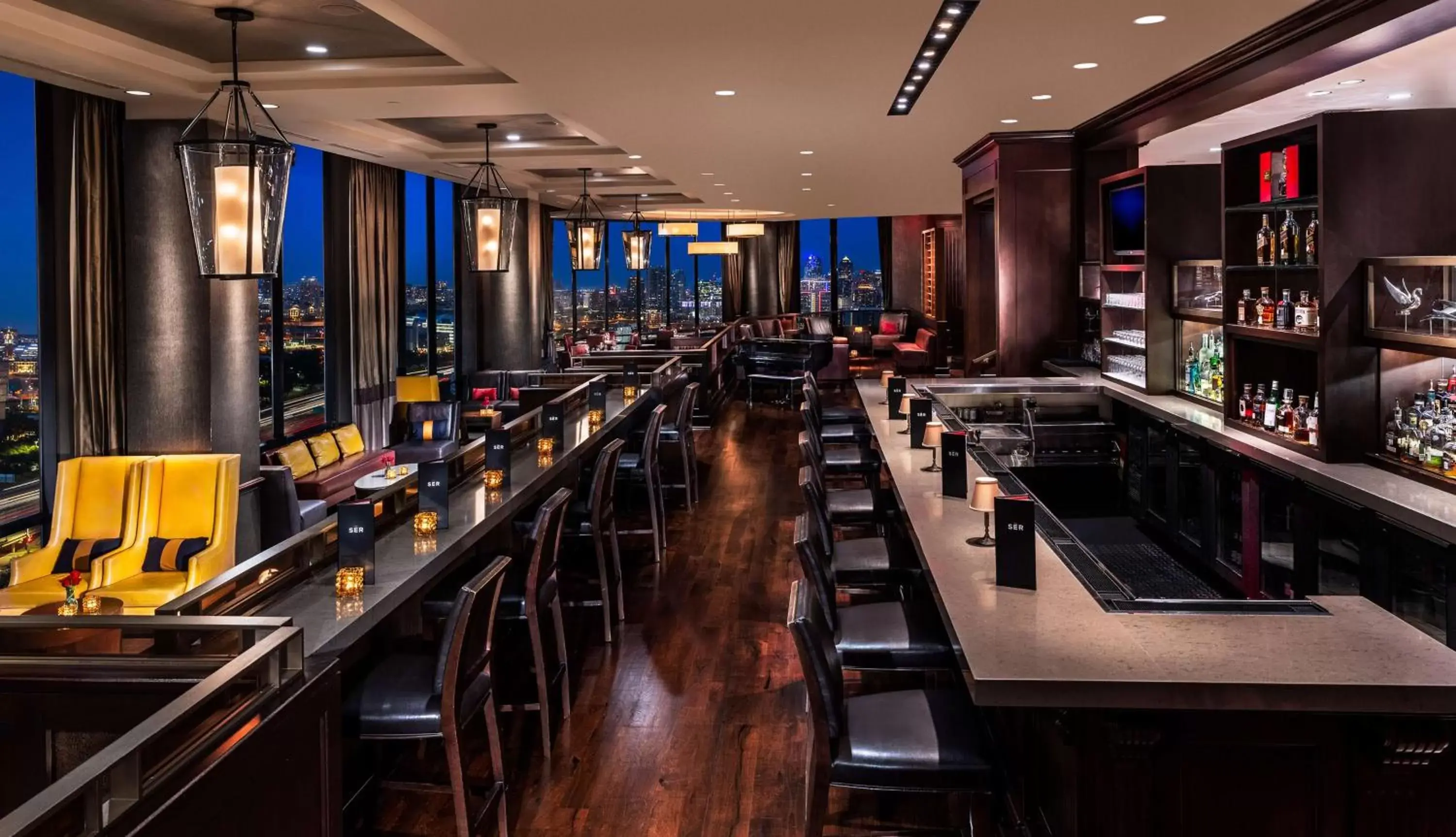 Lounge or bar, Restaurant/Places to Eat in Hilton Anatole