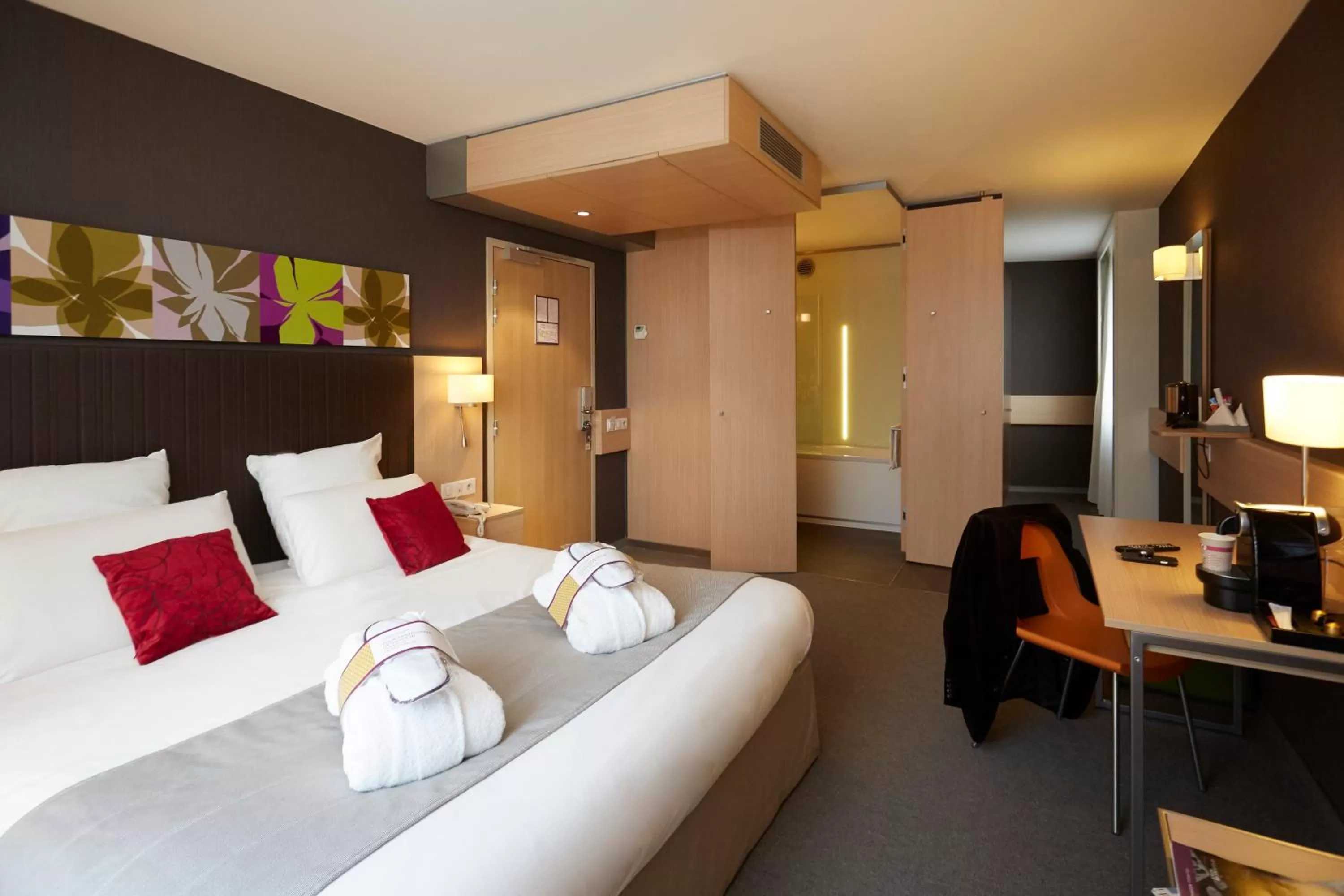 Bedroom, Bed in Mercure Valenciennes Centre