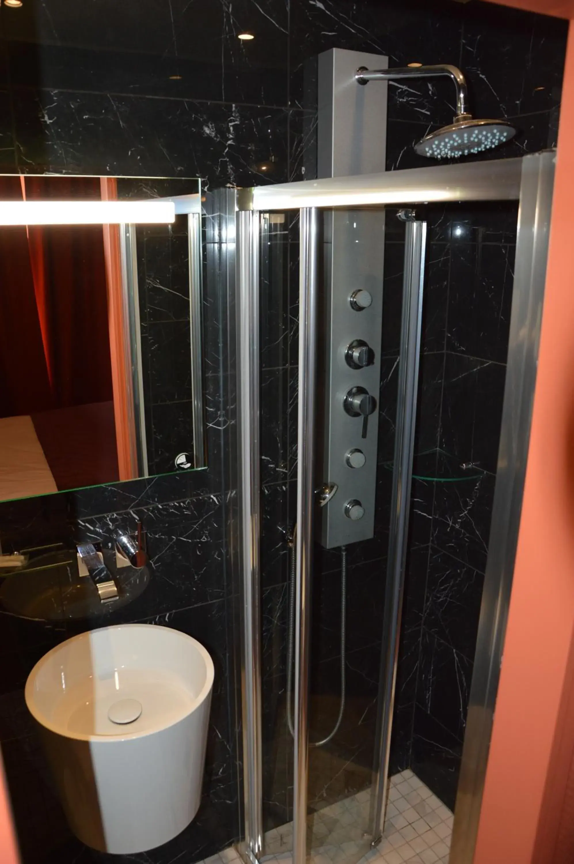 Shower, Bathroom in Parc Hotel
