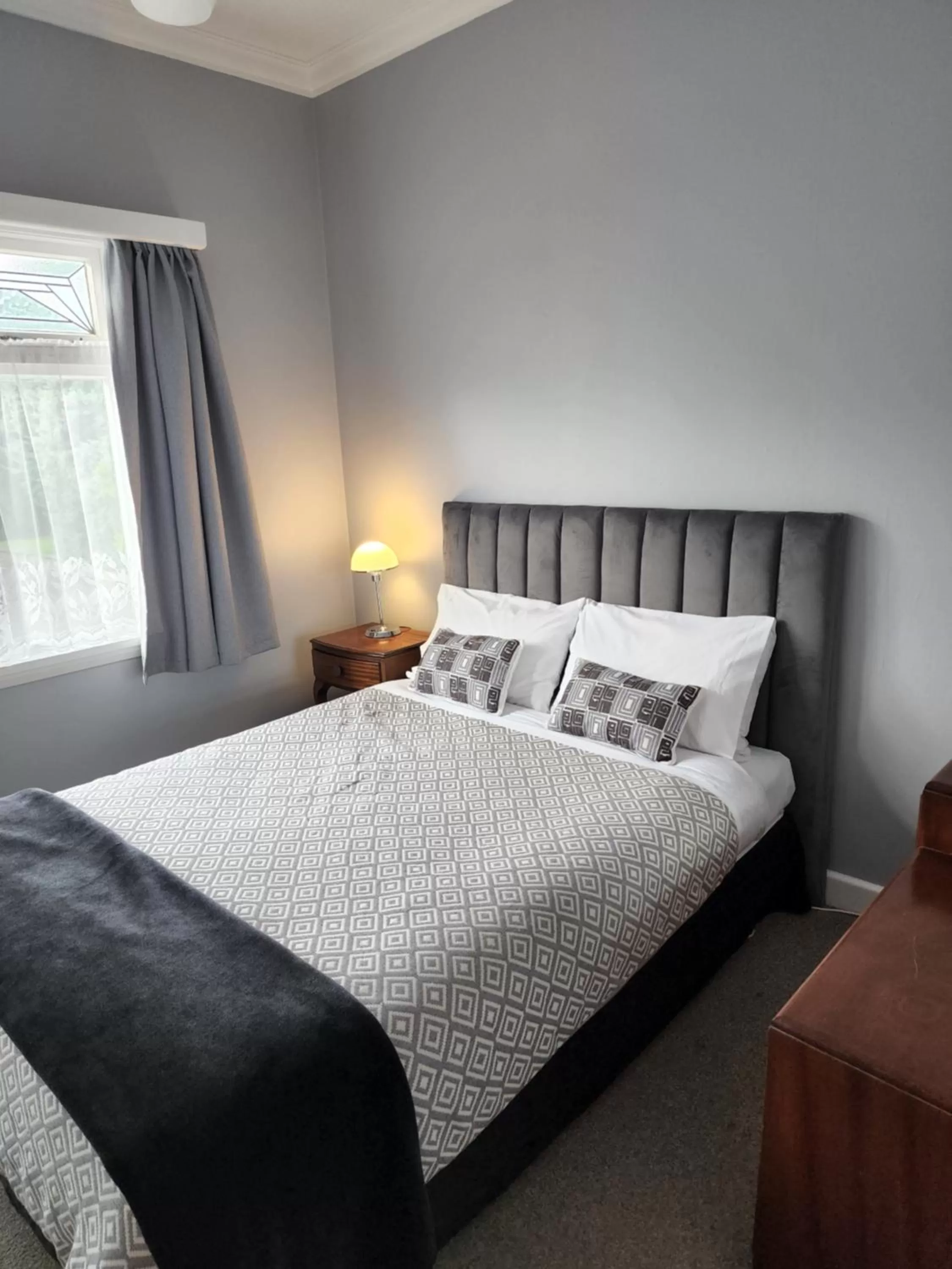 Bedroom, Bed in Gardner Court Motel