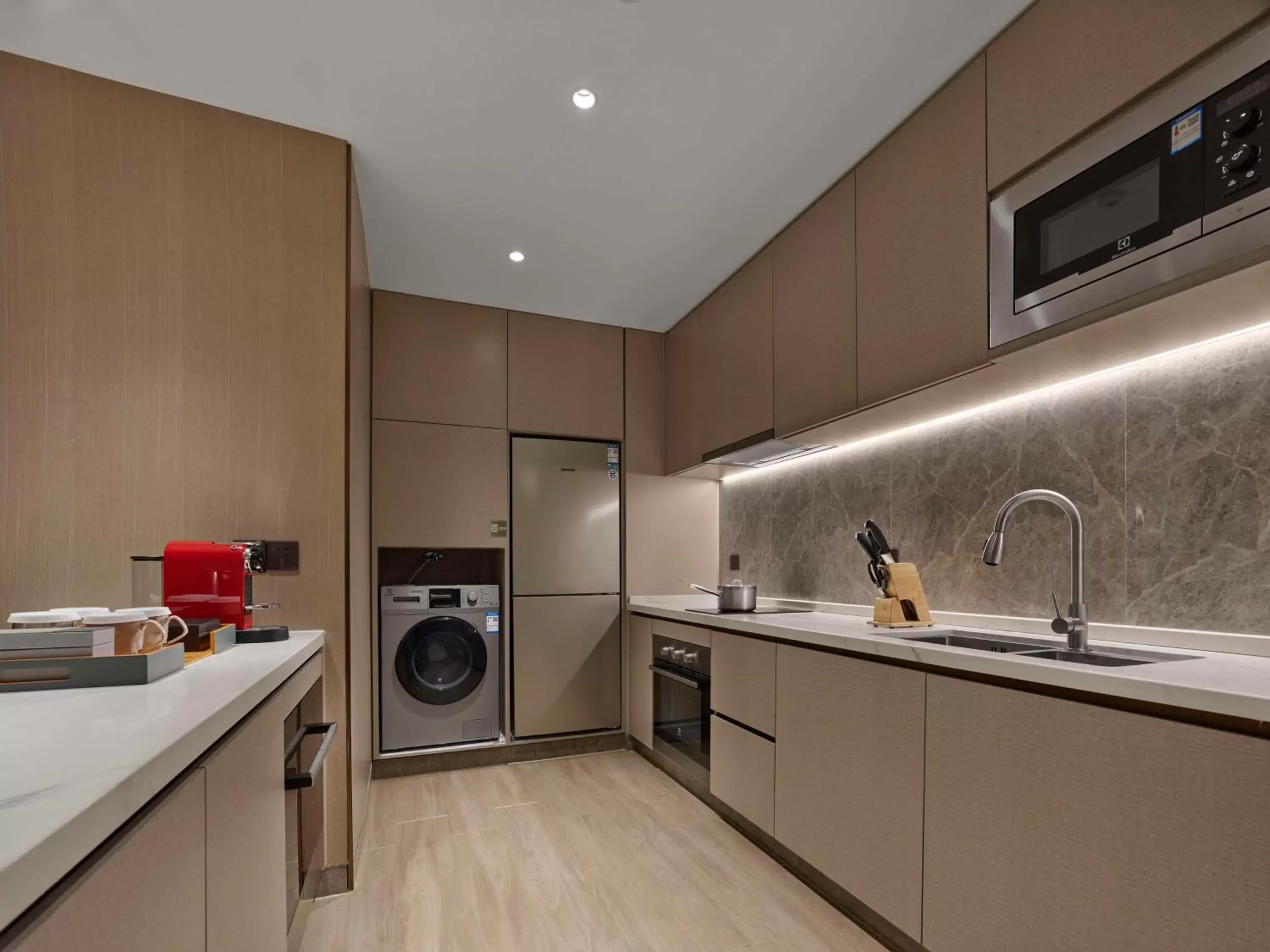 Kitchen or kitchenette, Kitchen/Kitchenette in DoubleTree By Hilton Shenzhen Nanshan Hotel & Residences