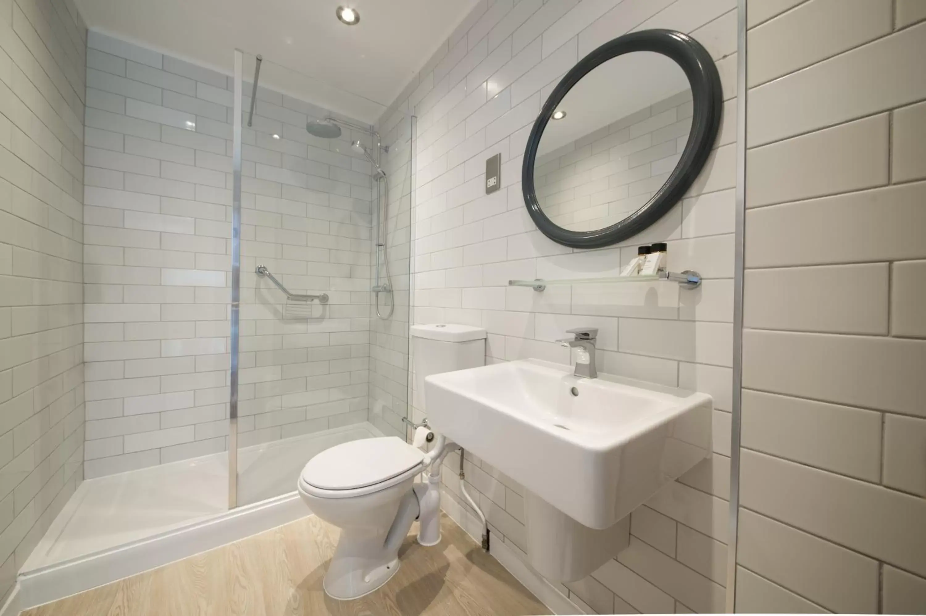 Family Room (2 Adults + 2 Children) in The Calverley Arms by Innkeeper's Collection Family Room (2 Adults + 2 Children) in The Calverley Arms by Innkeeper's Collection