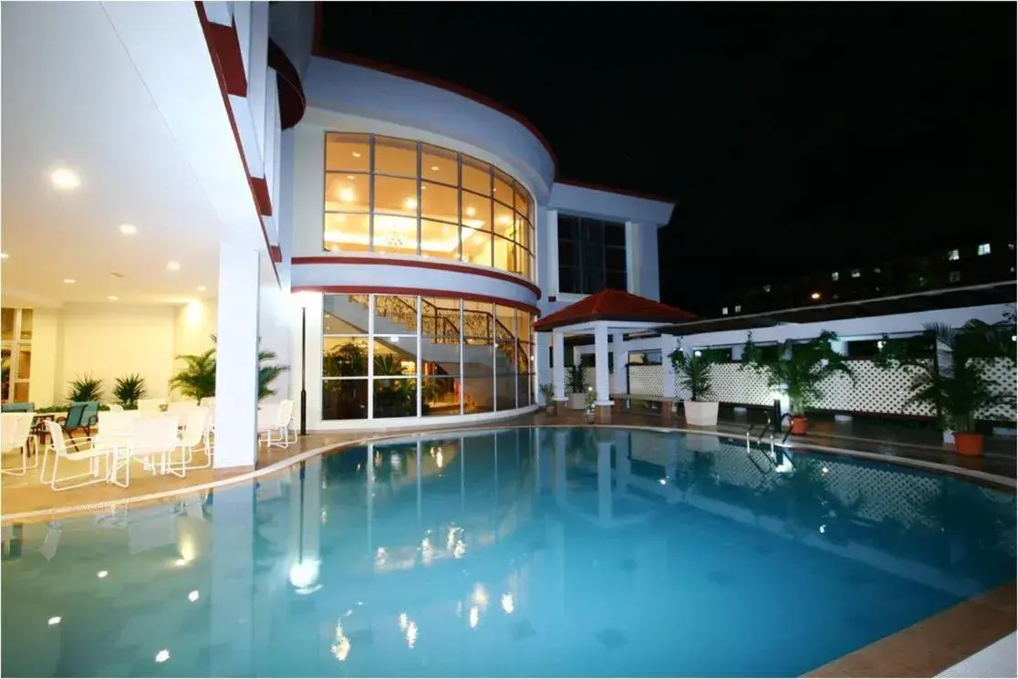 Swimming Pool in De Palma Hotel Shah Alam