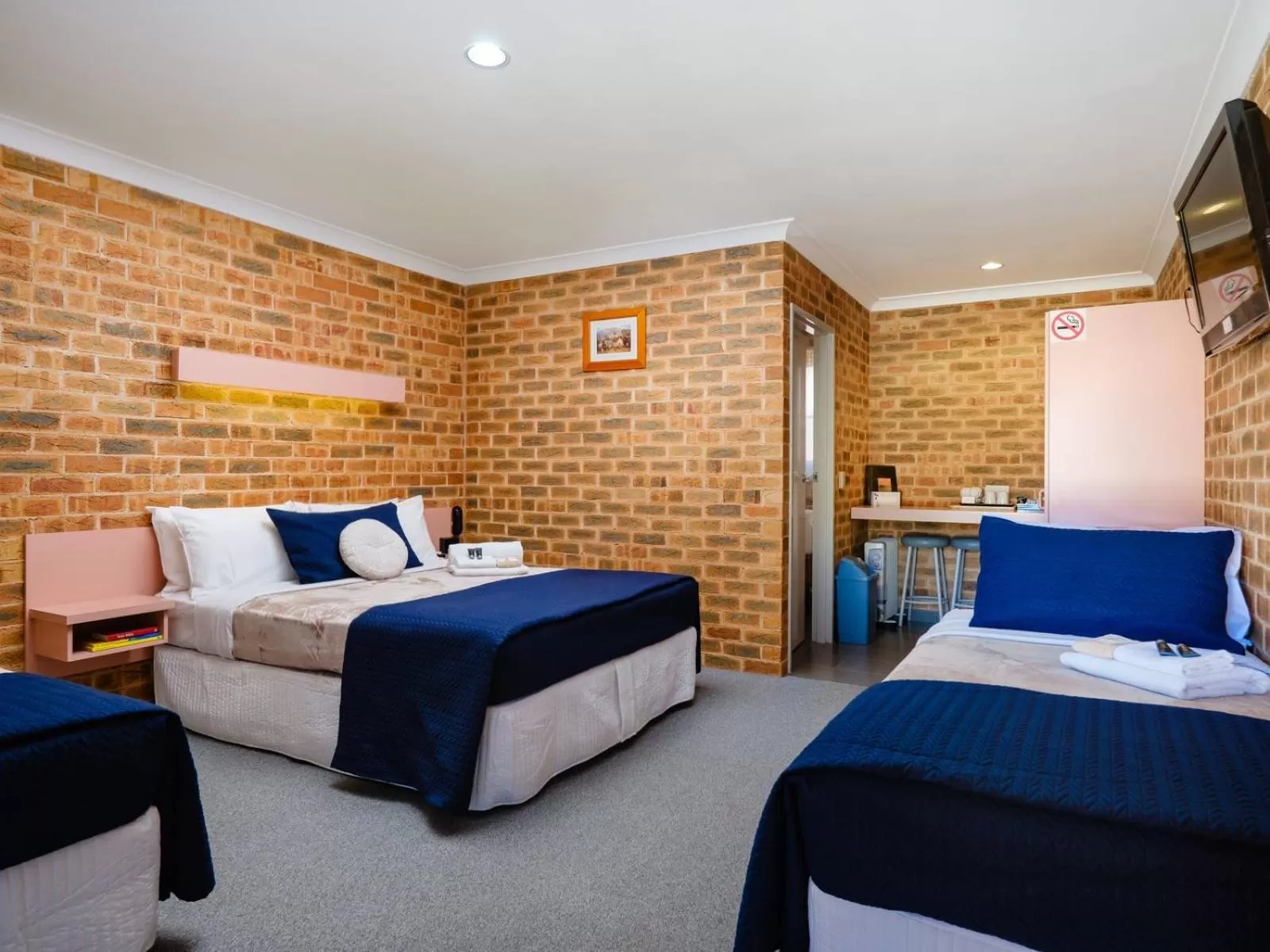 Bed in The Lydoun Motel