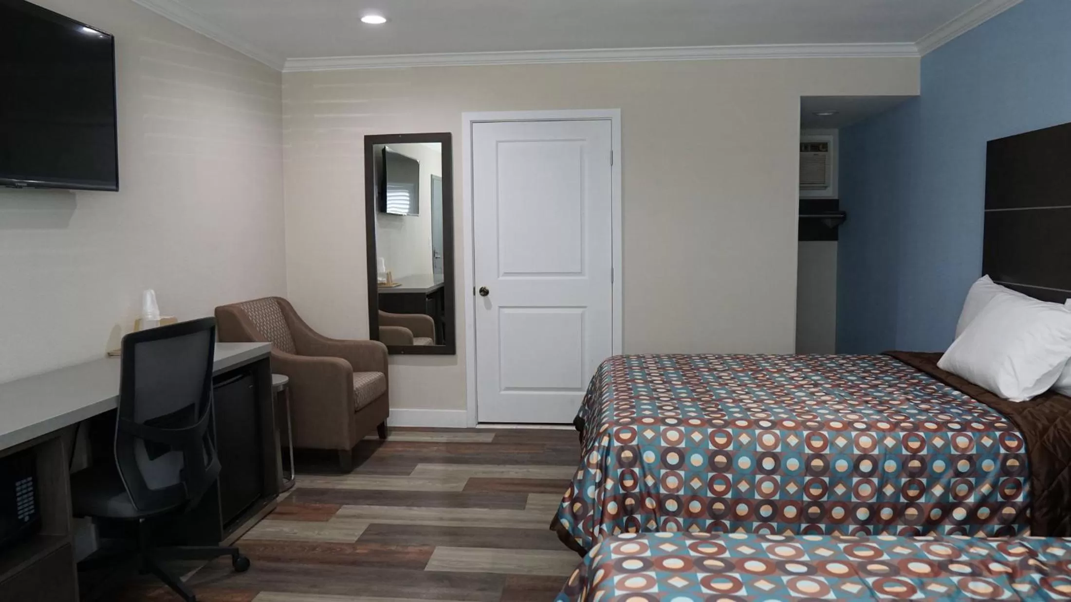 Bed in Sea Breeze Inn - LAX Airport, Los Angeles