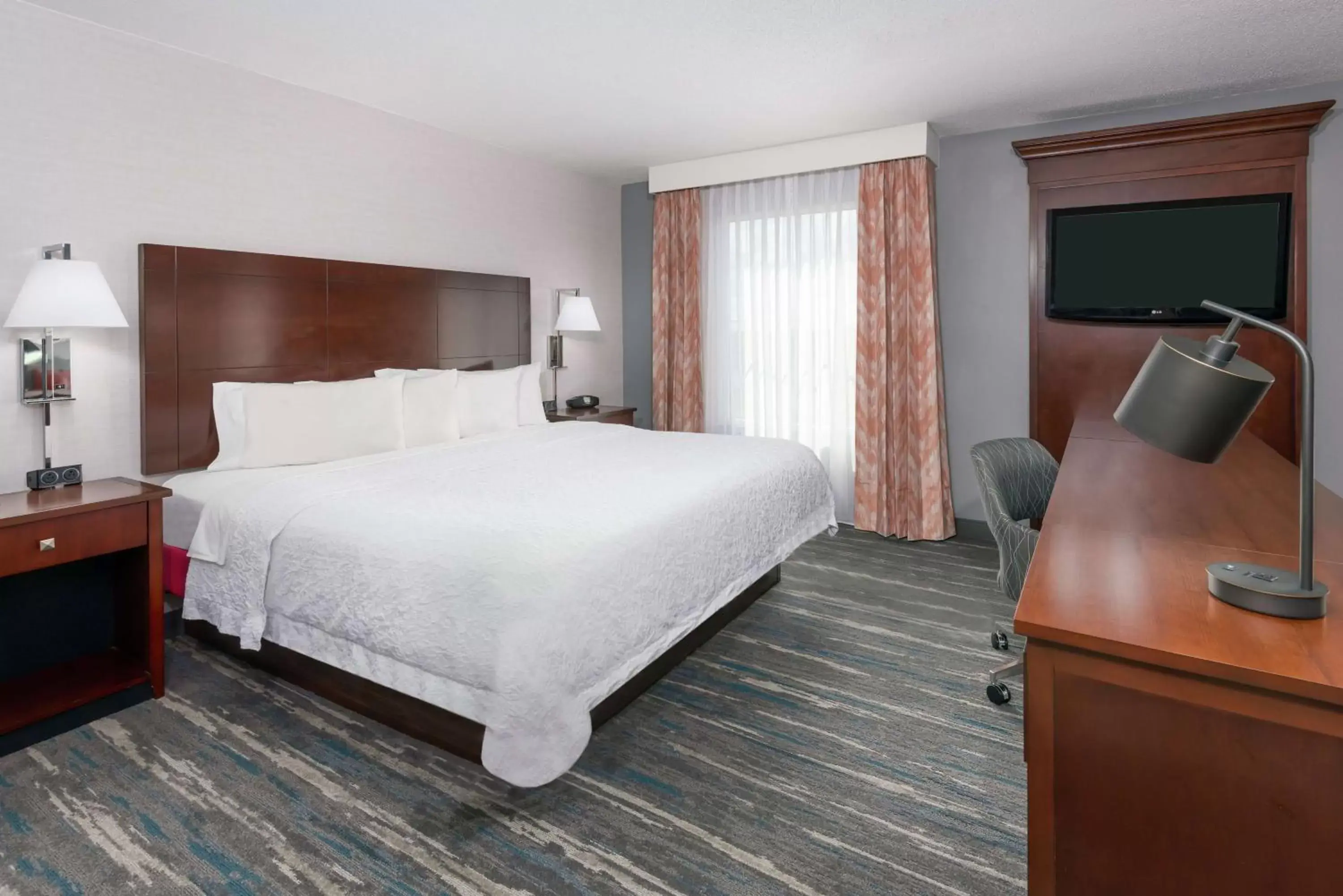 Bedroom, Bed in Hampton Inn & Suites Orlando Airport at Gateway Village