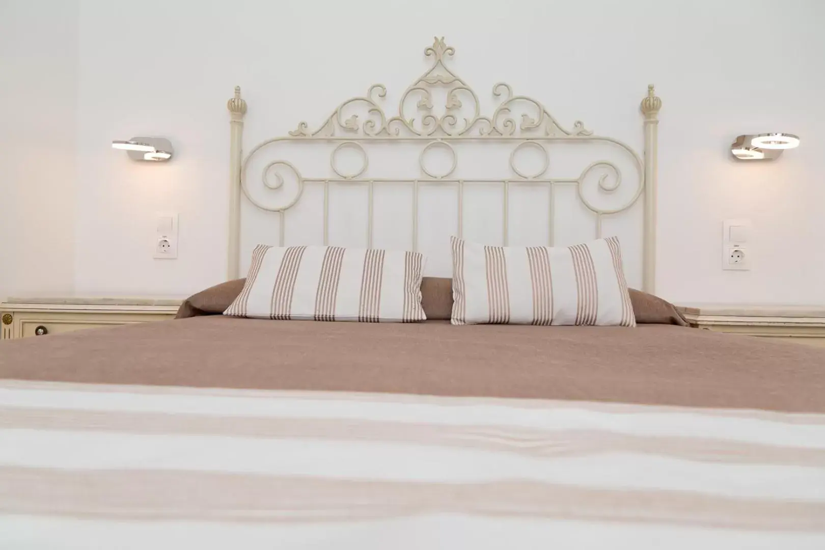 Decorative detail, Bed in Hotel Maritimo