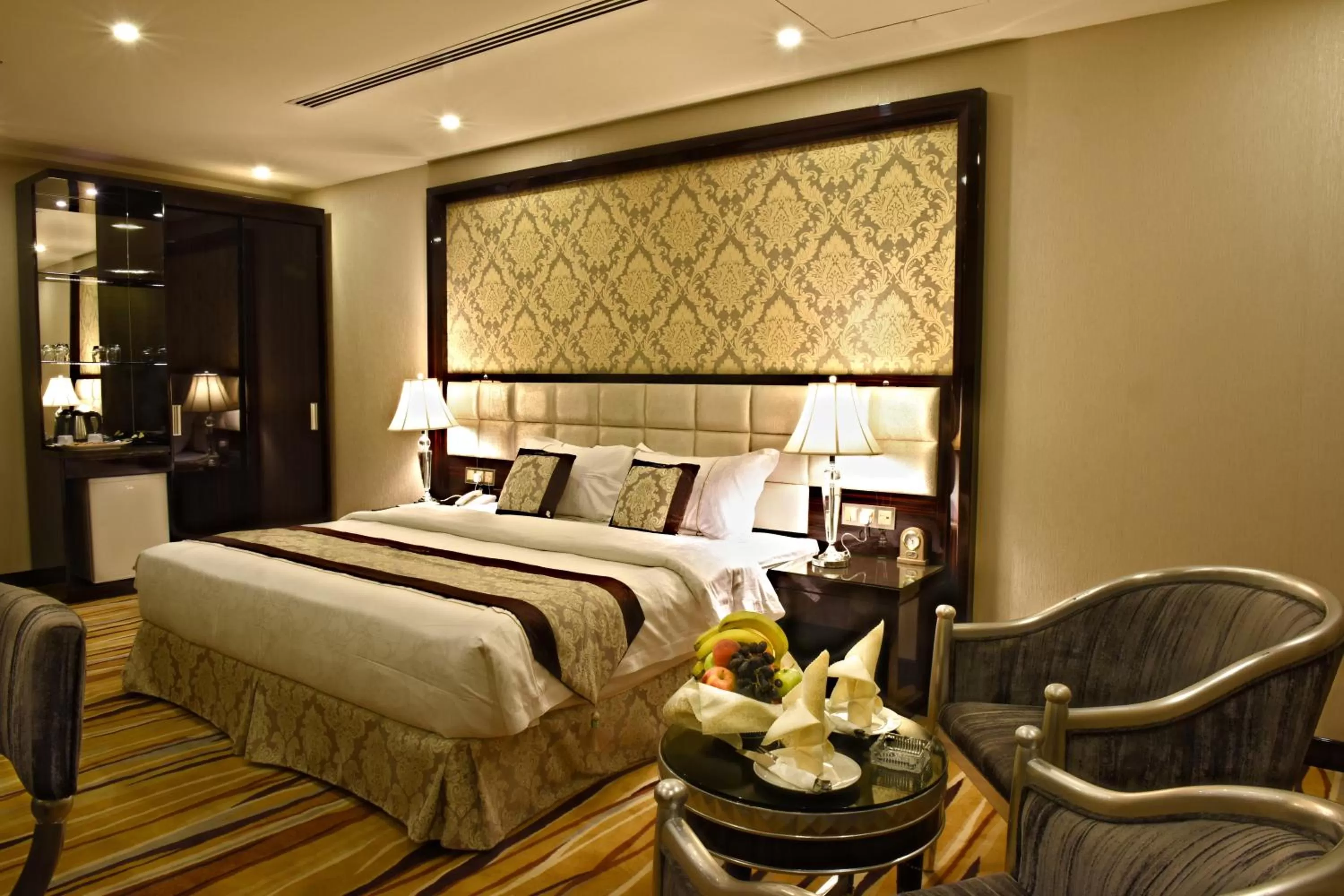 Coffee/tea facilities, Bed in Garden Plaza Hotel