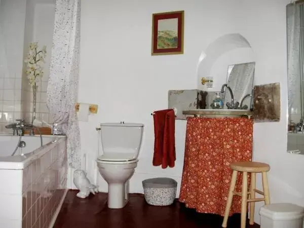 Bathroom in Sylvie BARON - Composition Française - Chambres d'hôtes