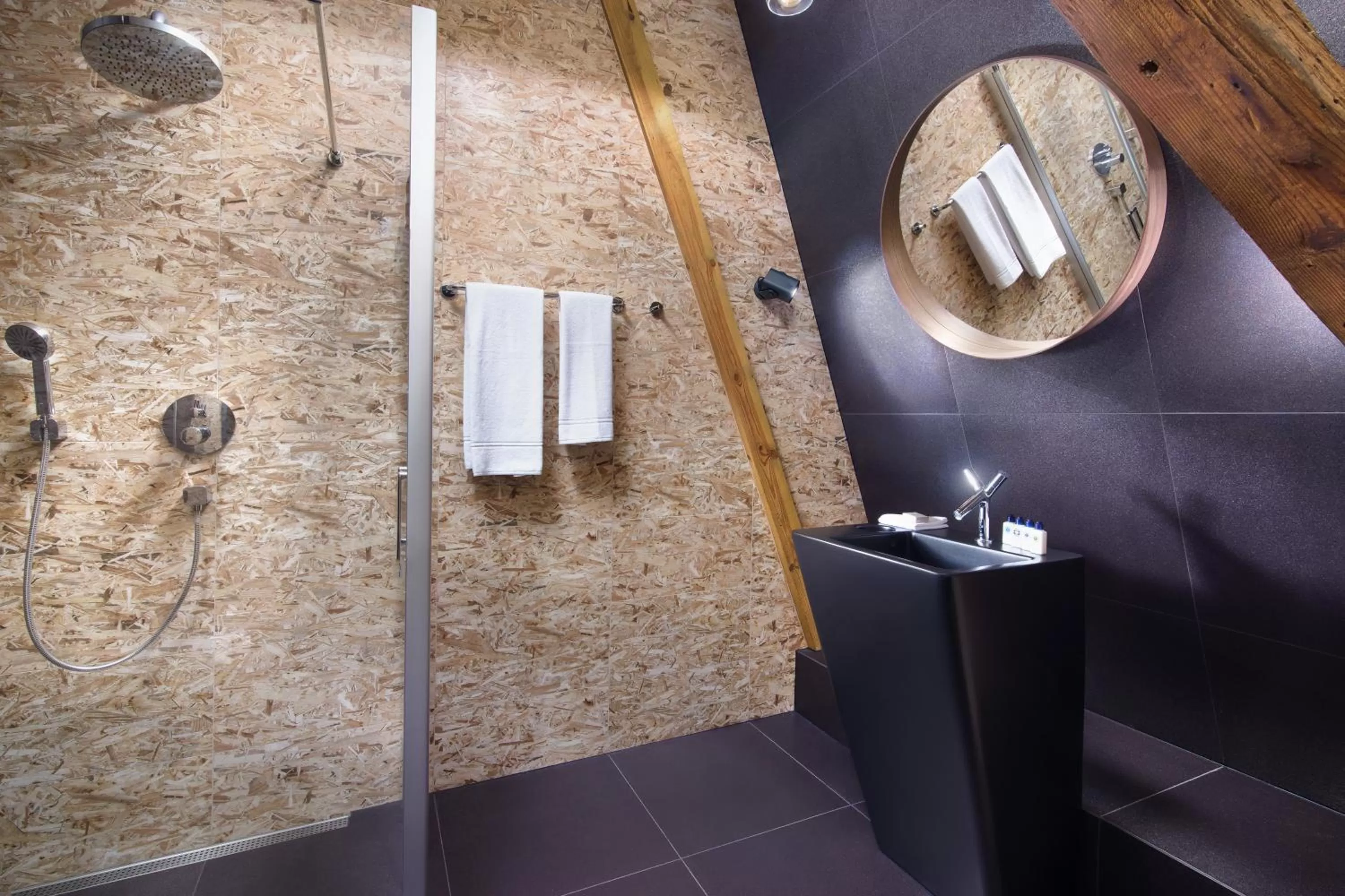 Shower in Relais & Châteaux Hotel Quadrille - Adults Only