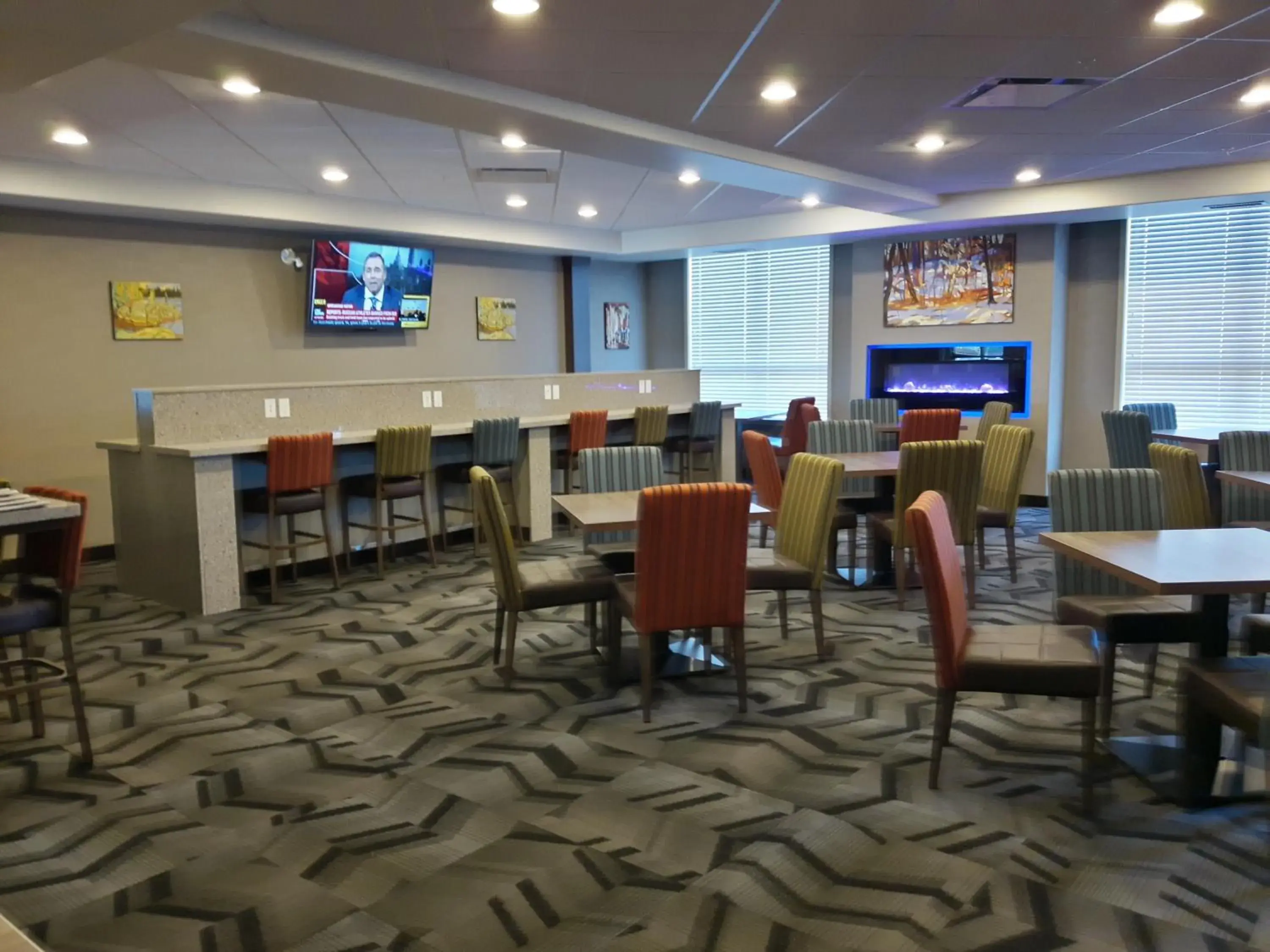 Restaurant/Places to Eat in Encore Suites by Service Plus Inns