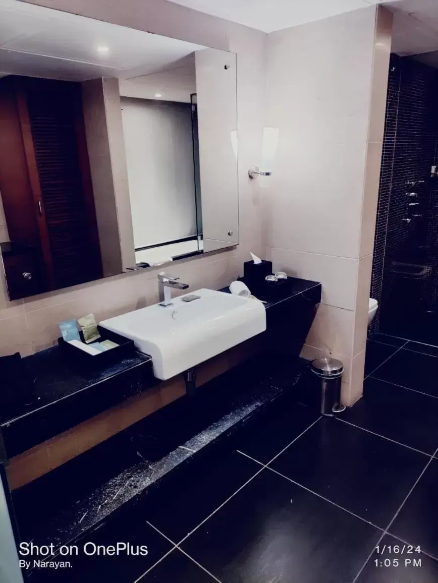 Bathroom in Country Inn & Suites By Radisson Navi Mumbai