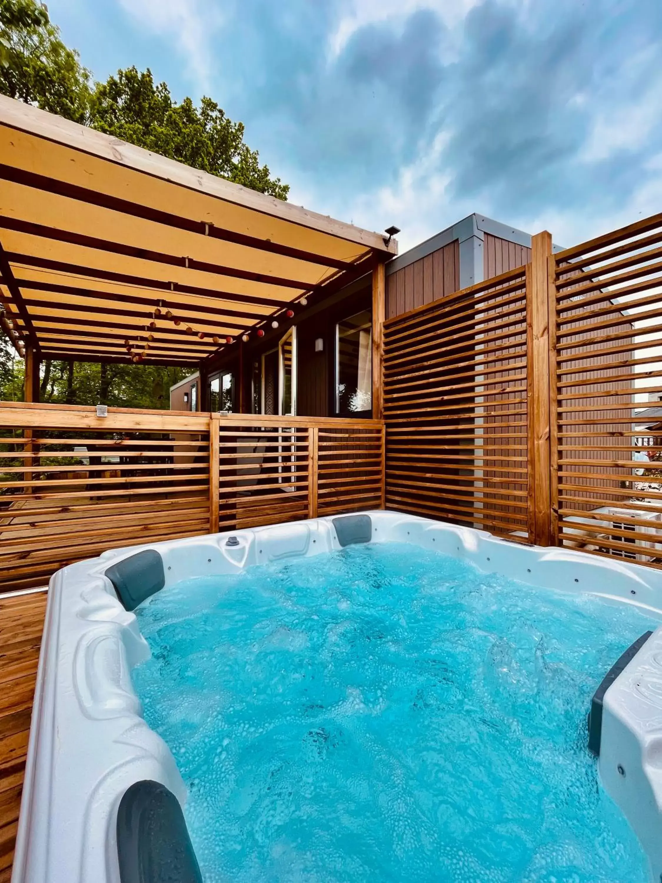 Hot Tub, Swimming Pool in Camping Le Parc de Paris