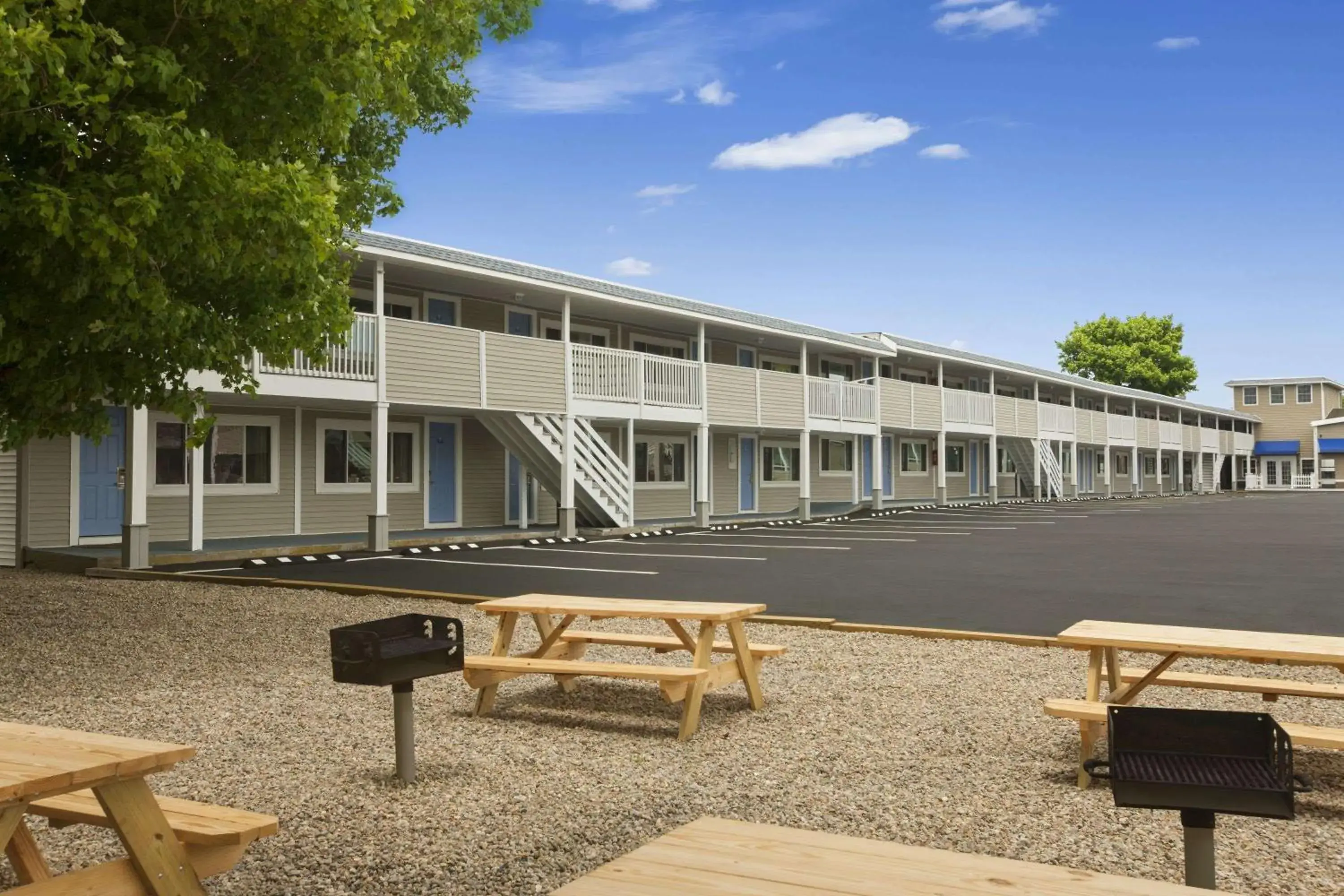 Property building in Days Inn by Wyndham - Cape Cod Property building in Days Inn by Wyndham - Cape Cod