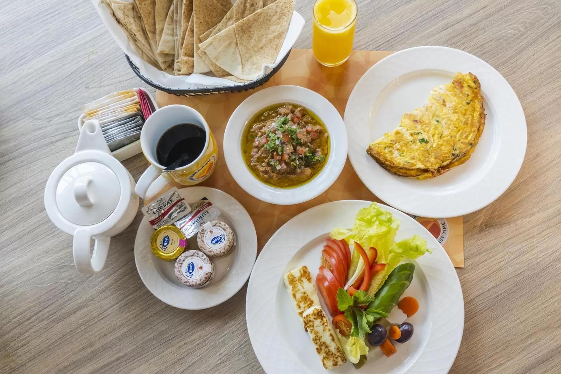 Food and drinks in TIME Asma Hotel