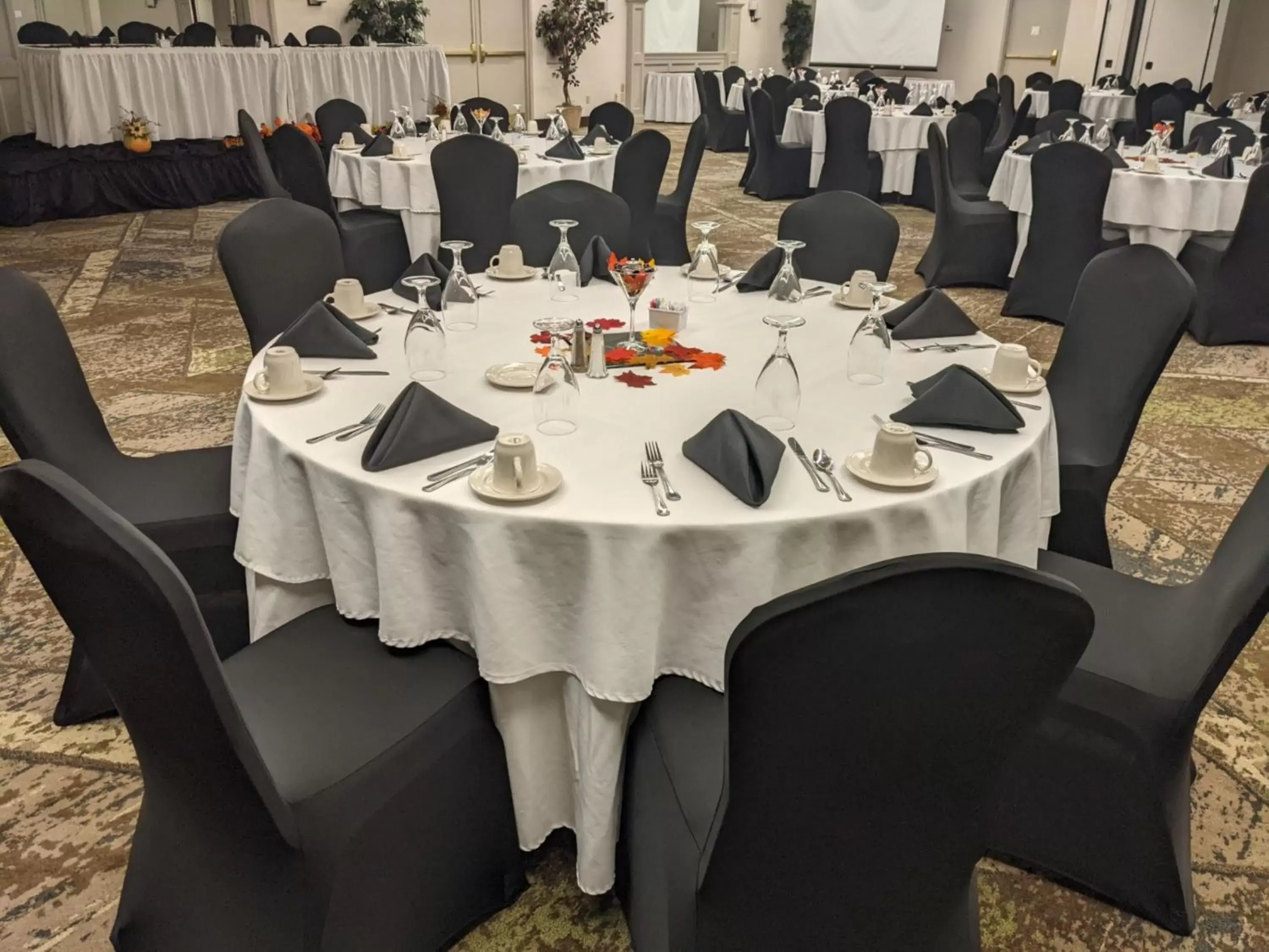 Banquet/Function facilities, Restaurant/Places to Eat in Holiday Inn Philadelphia South-Swedesboro, an IHG Hotel