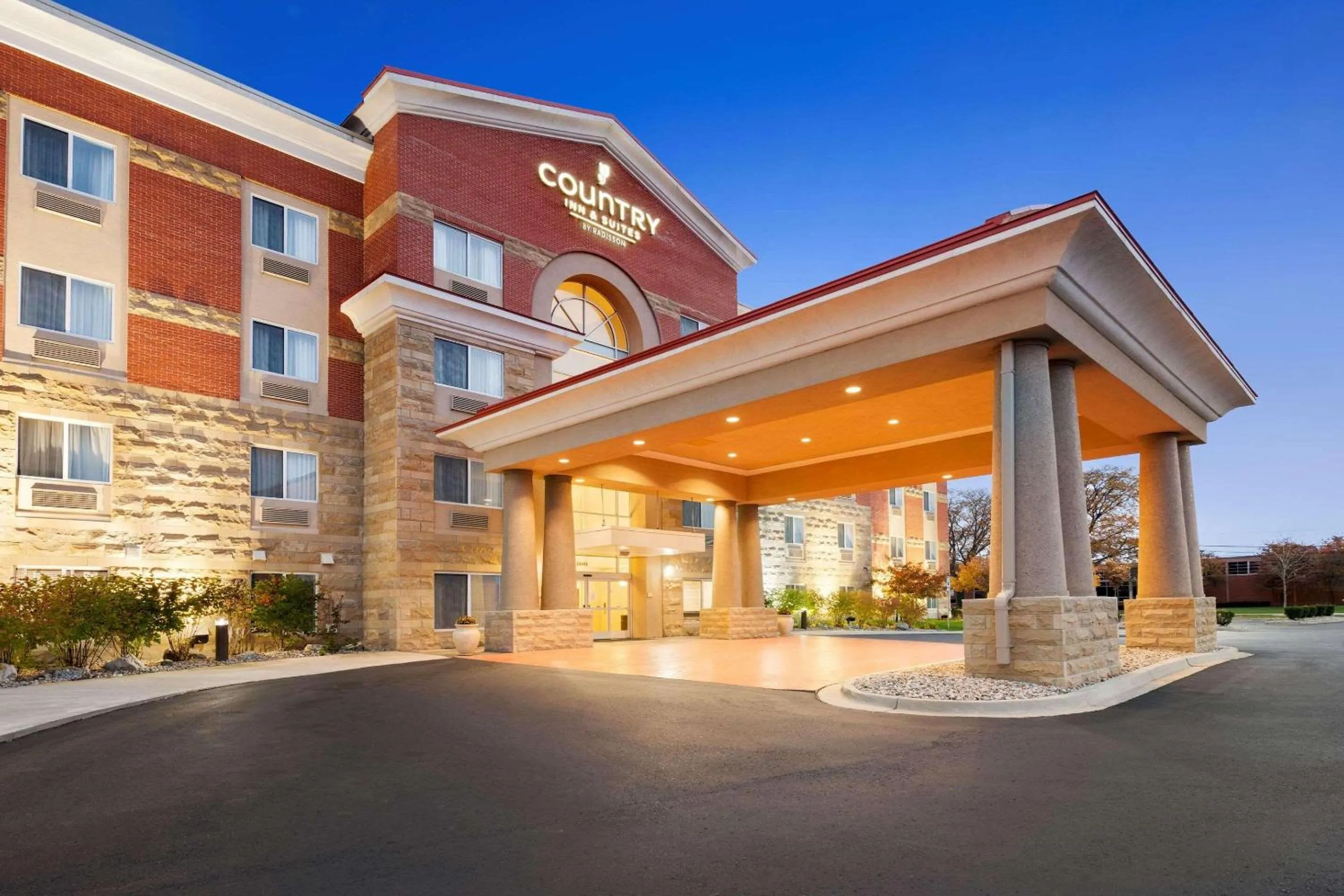 Property building in Country Inn & Suites by Radisson, Dearborn, MI