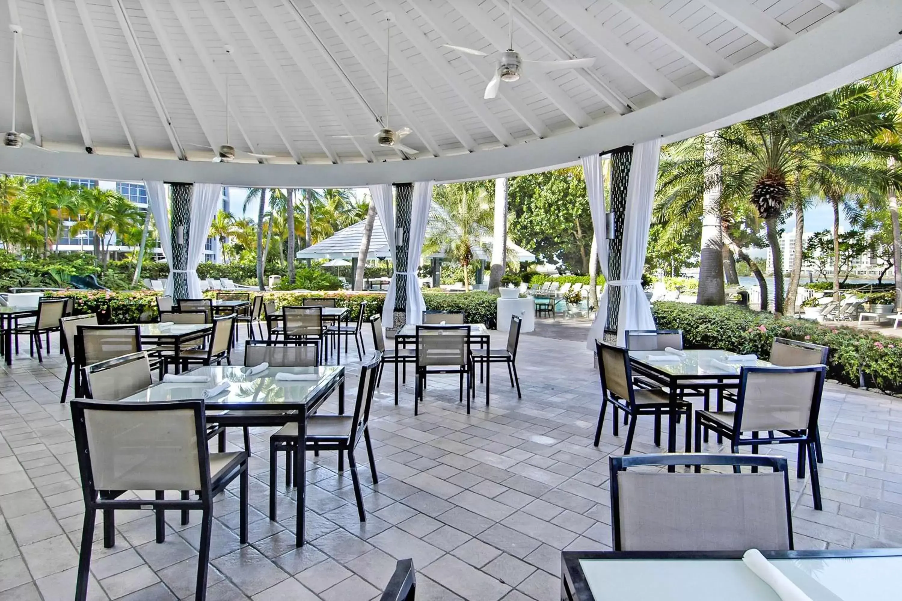 Restaurant/Places to Eat in The Condado Plaza Hilton