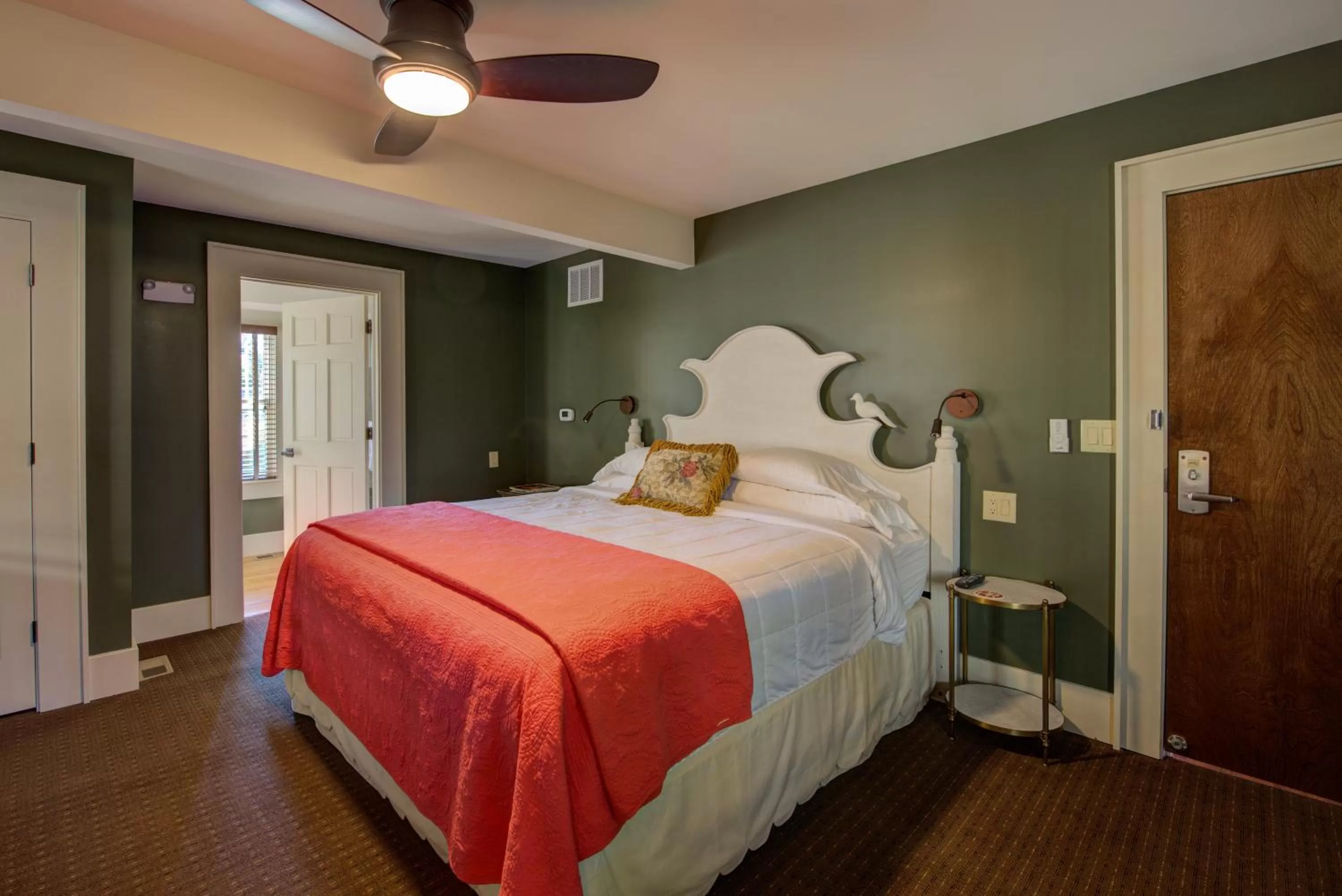 Bed in Hotel Broad Ripple