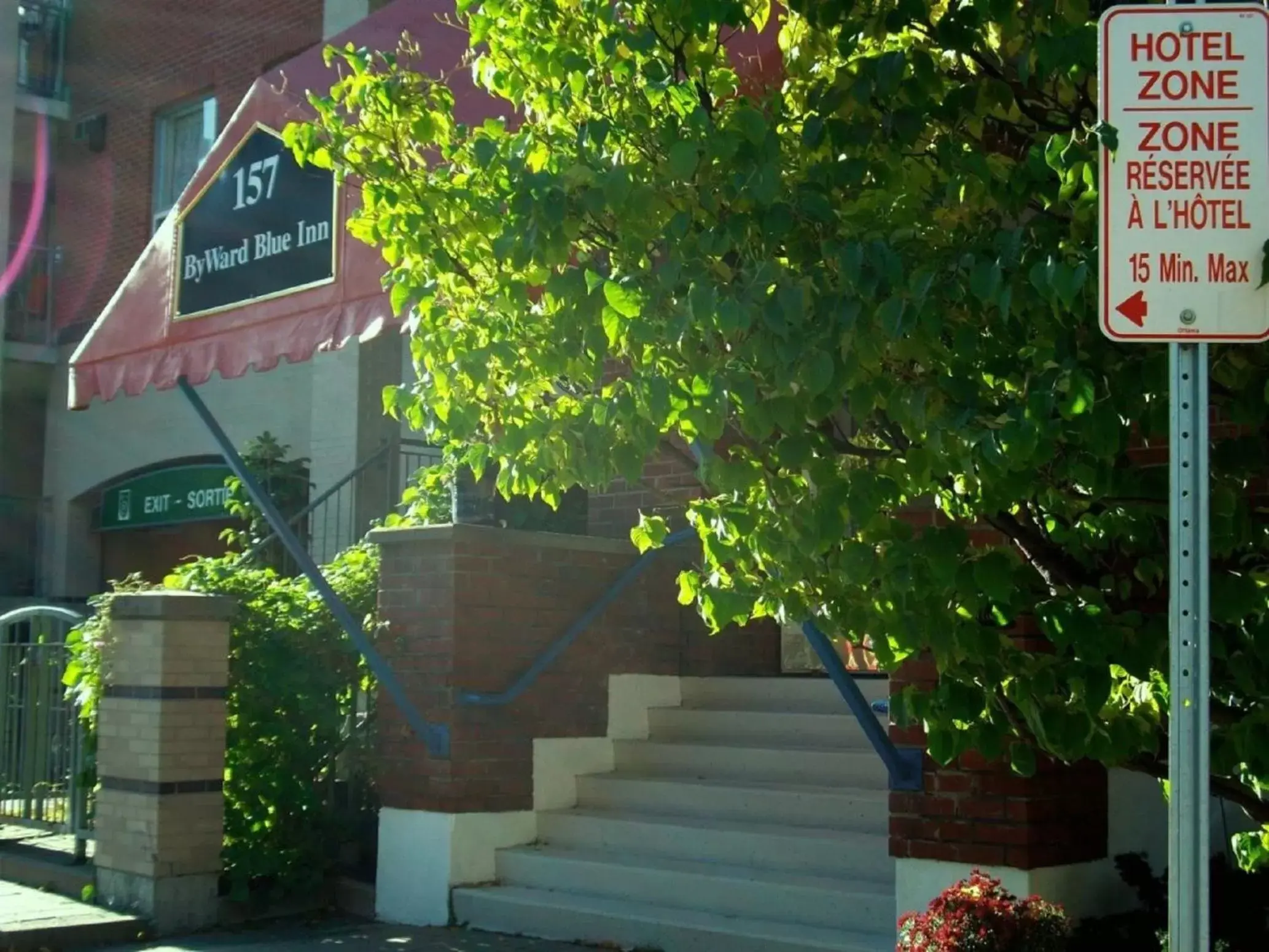 Facade/entrance, Property Building in ByWard Blue Inn