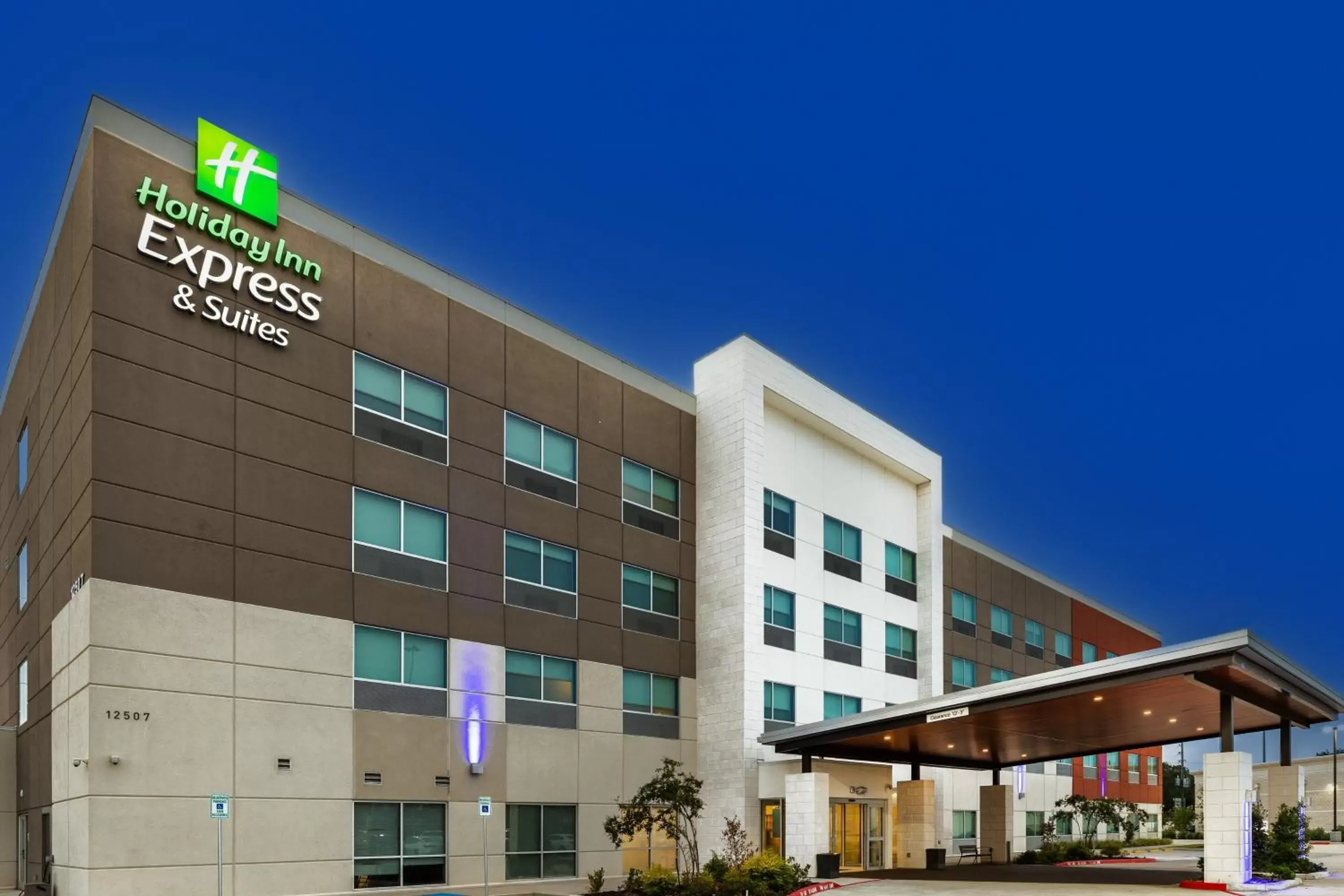 Property Building in Holiday Inn Express & Suites - Stafford NW - Sugar Land, an IHG Hotel