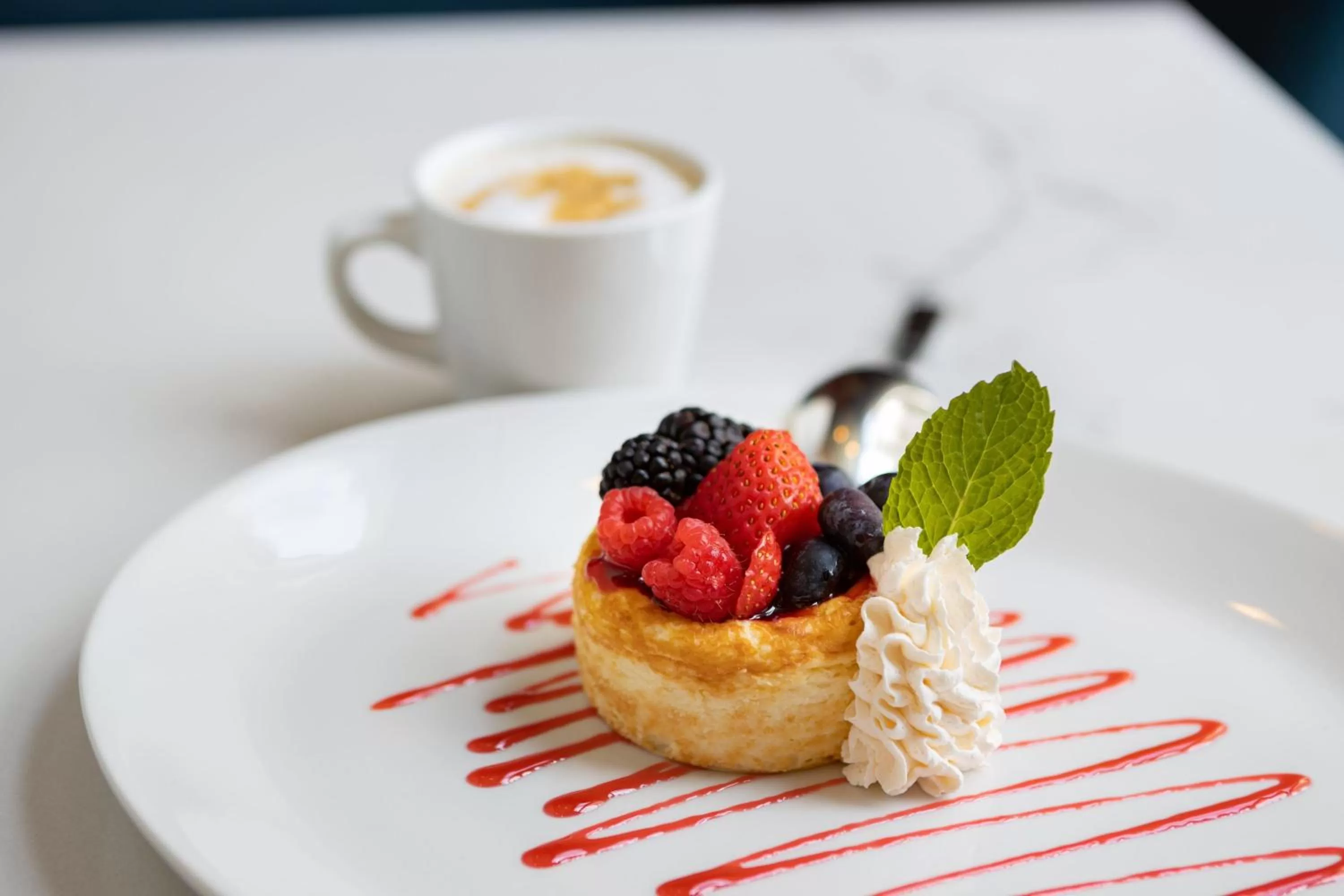 Restaurant/places to eat in Castle Hotel, Autograph Collection