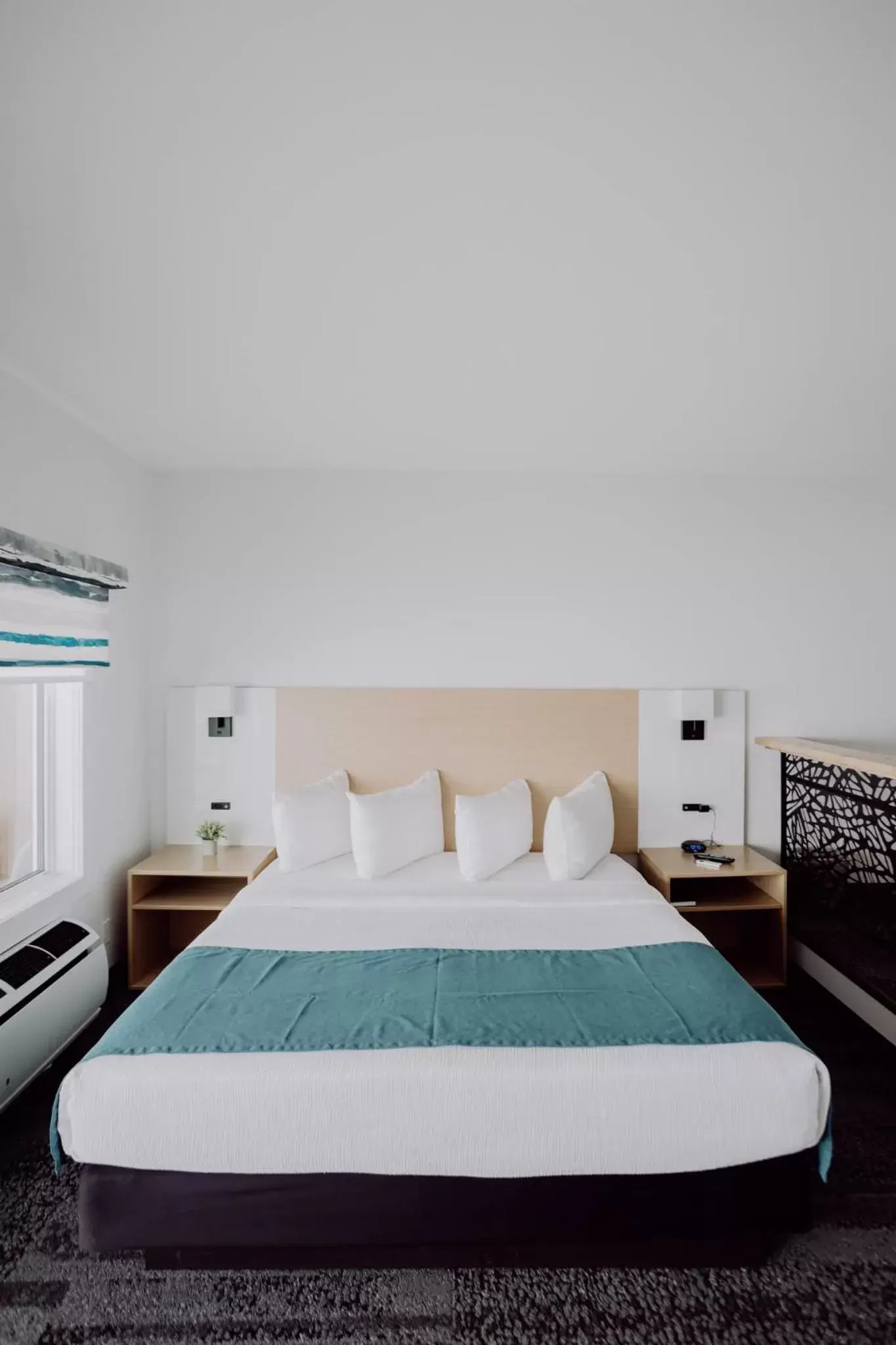 Suite with Lake View - single occupancy in La Place Rendez-Vous Hotel Suite with Lake View - single occupancy in La Place Rendez-Vous Hotel