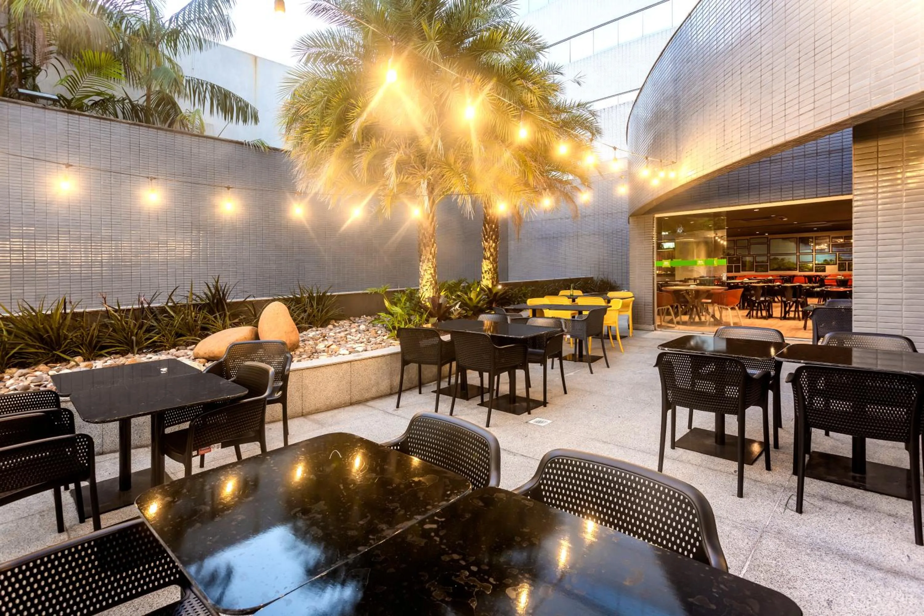 Restaurant/places to eat in Ibis Styles Belém Hangar