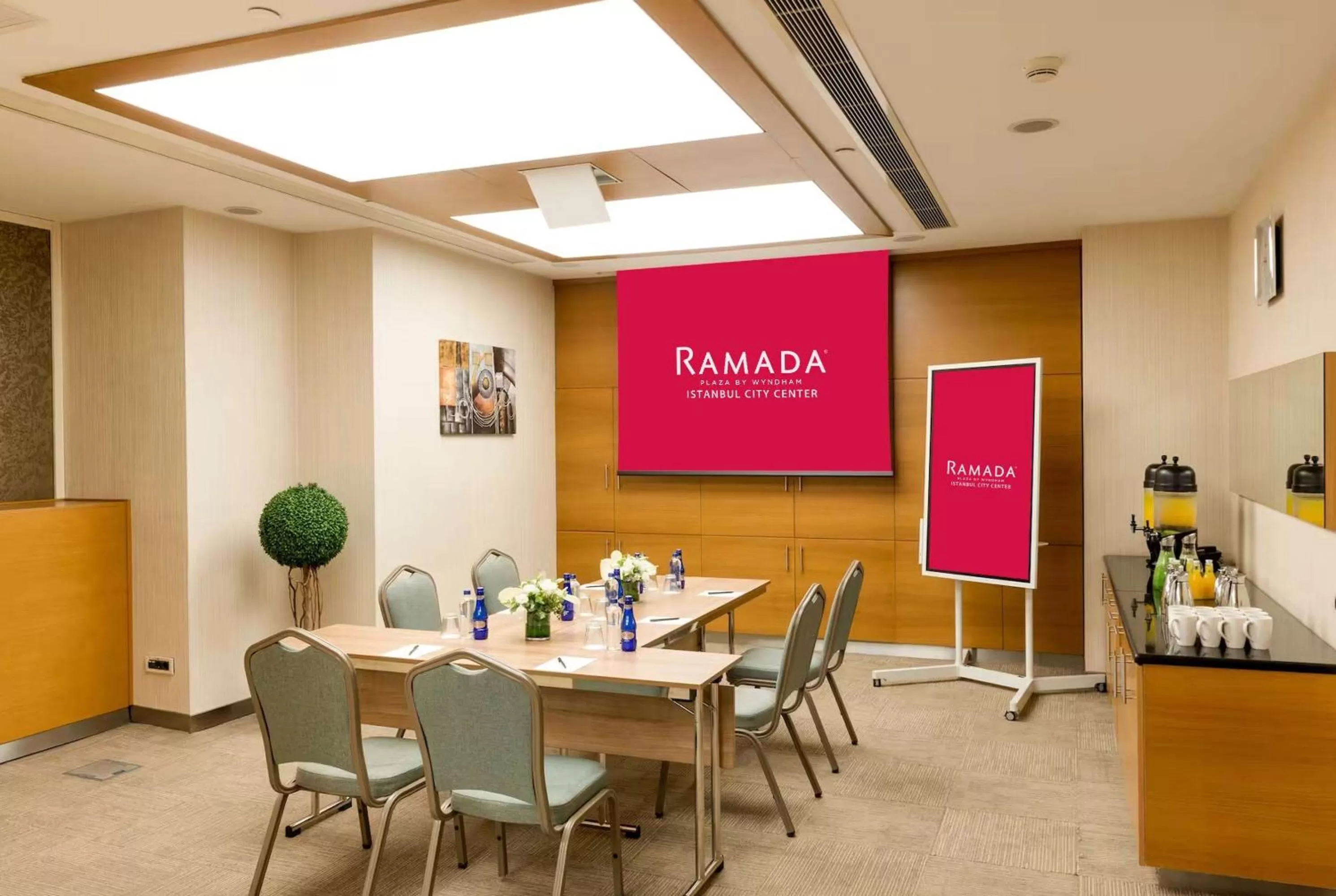 Meeting/conference room in Ramada Plaza By Wyndham Istanbul City Center