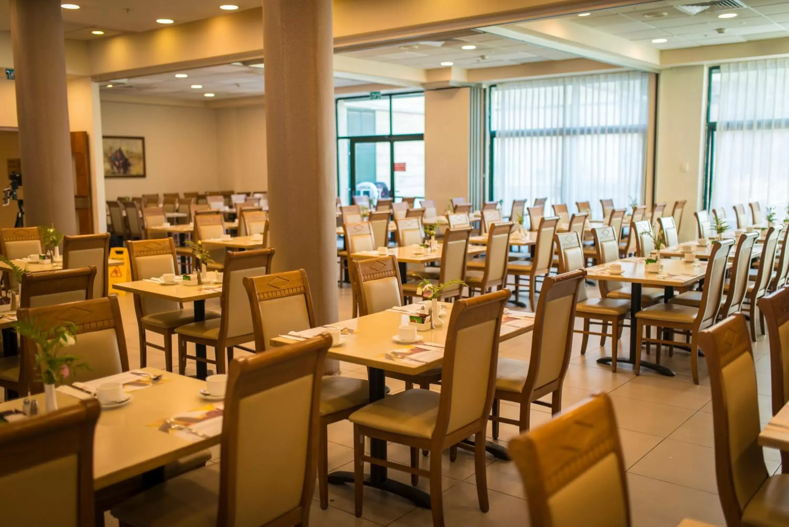 Restaurant/places to eat in Shalom Jerusalem Hotel