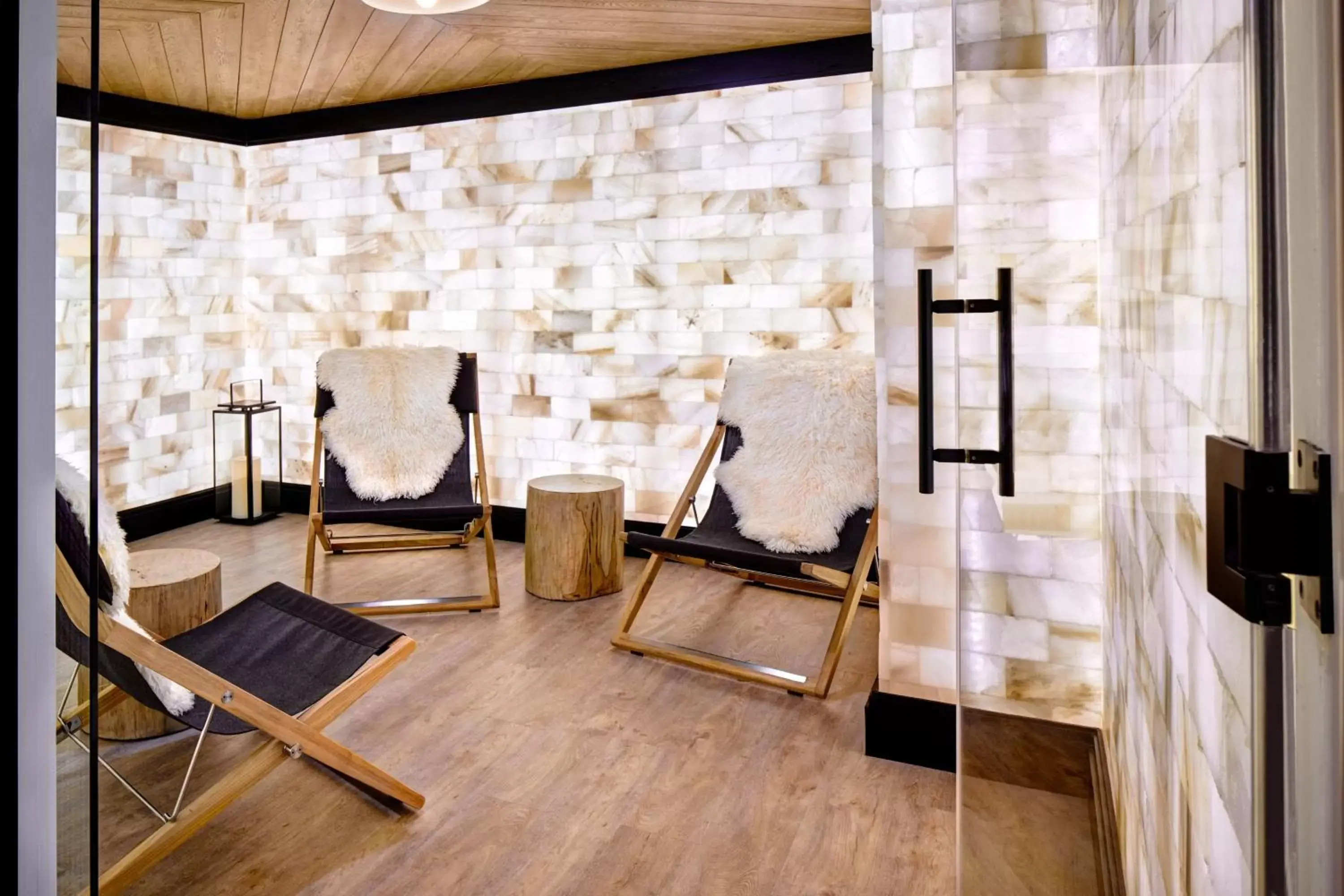 Lounge or bar, Fitness Center/Facilities in The Hythe, a Luxury Collection Resort, Vail