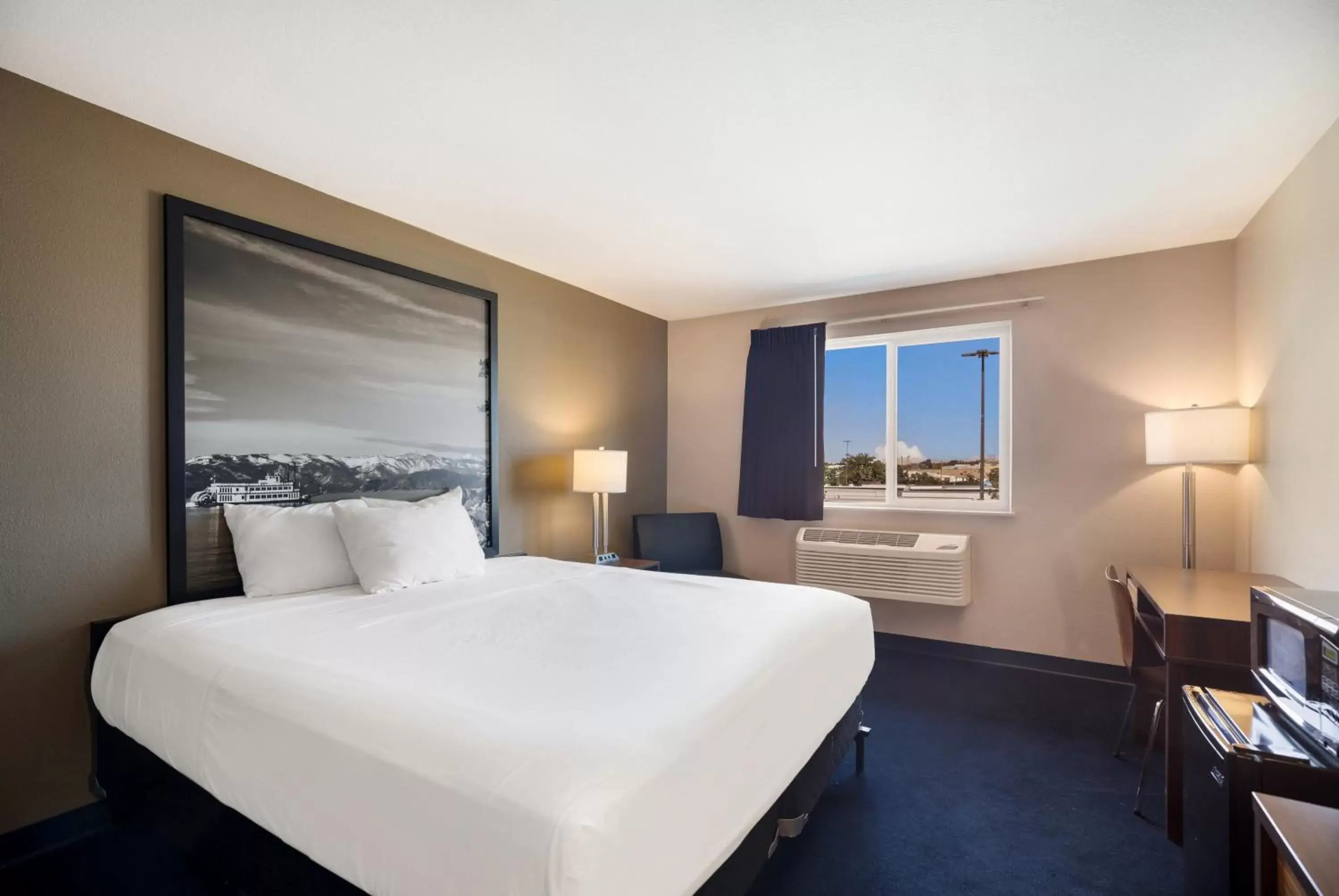 King Room - Smoking in Americas Best Value Inn Sparks King Room - Smoking in Americas Best Value Inn Sparks