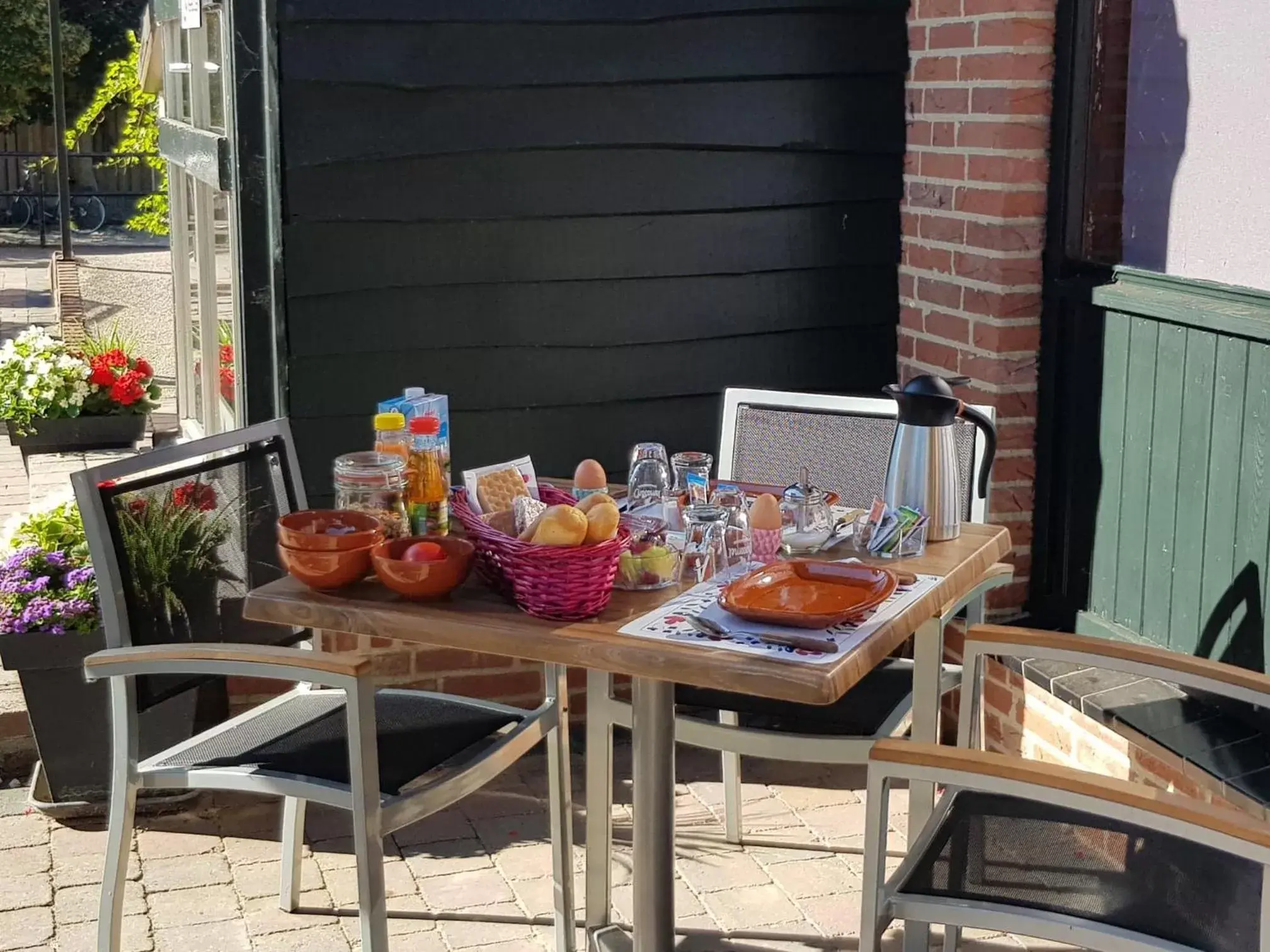 Dining area in B&B de Rekkendonken