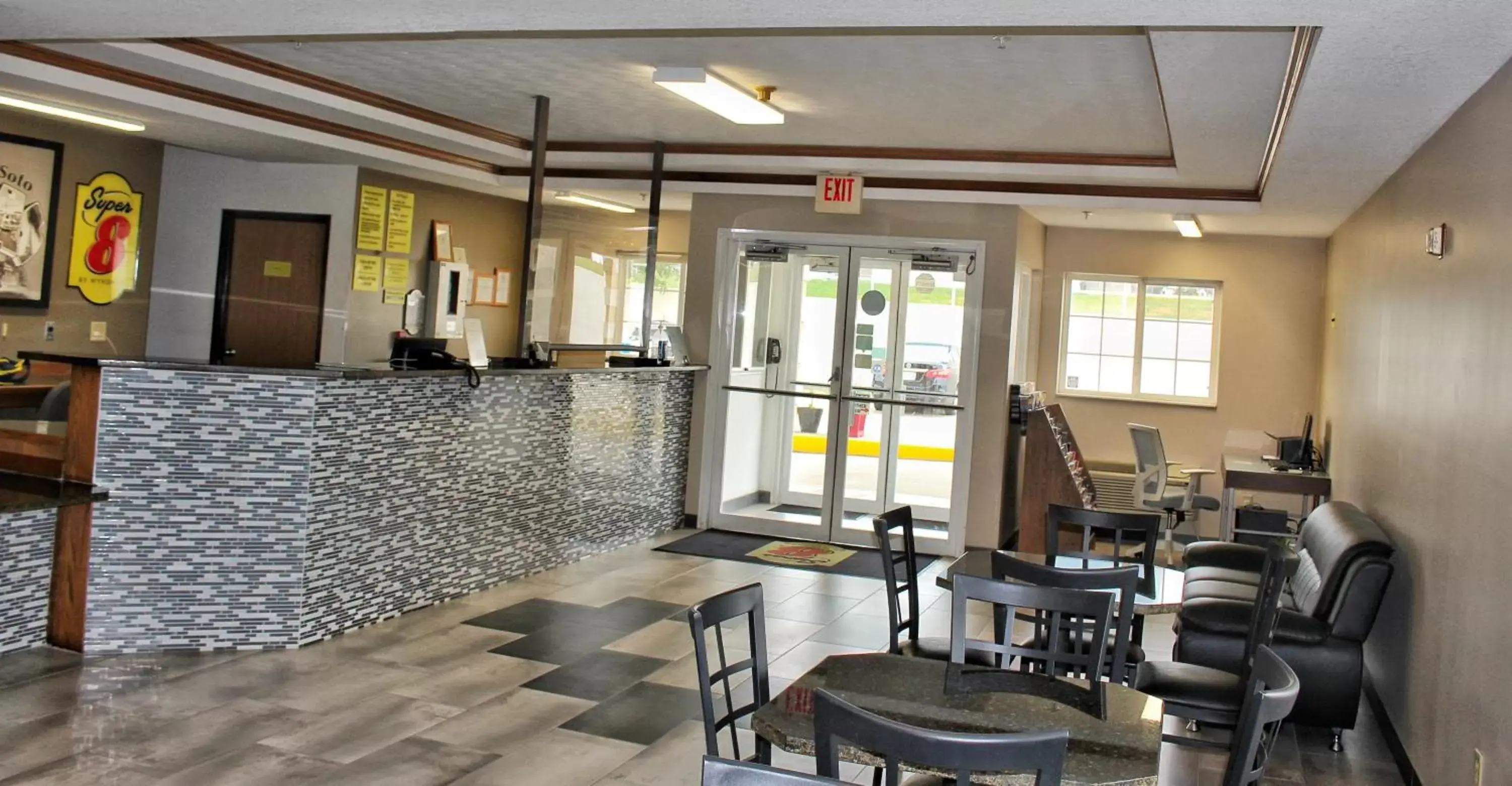 Lobby or reception in Super 8 by Wyndham De Soto