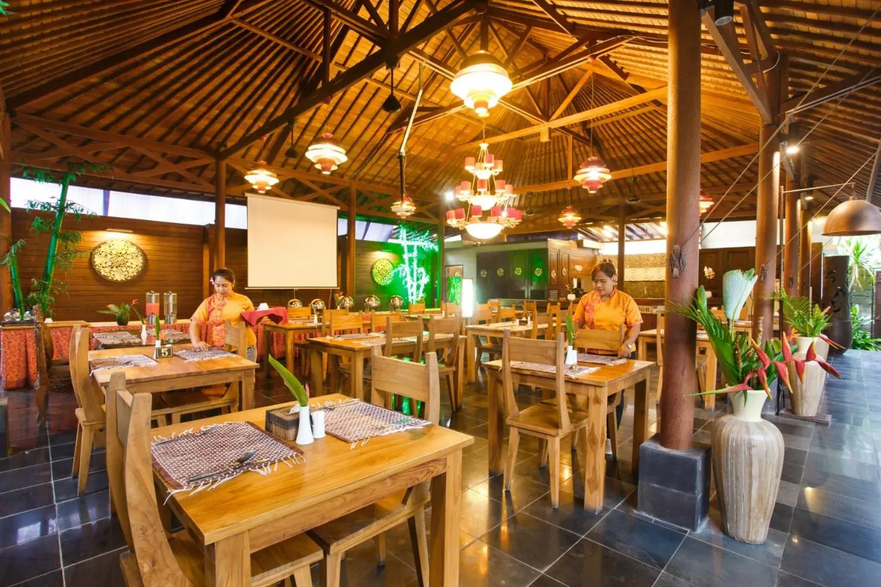 Restaurant/places to eat in Ubud Raya Boutique Hotel Restaurant/places to eat in Ubud Raya Boutique Hotel