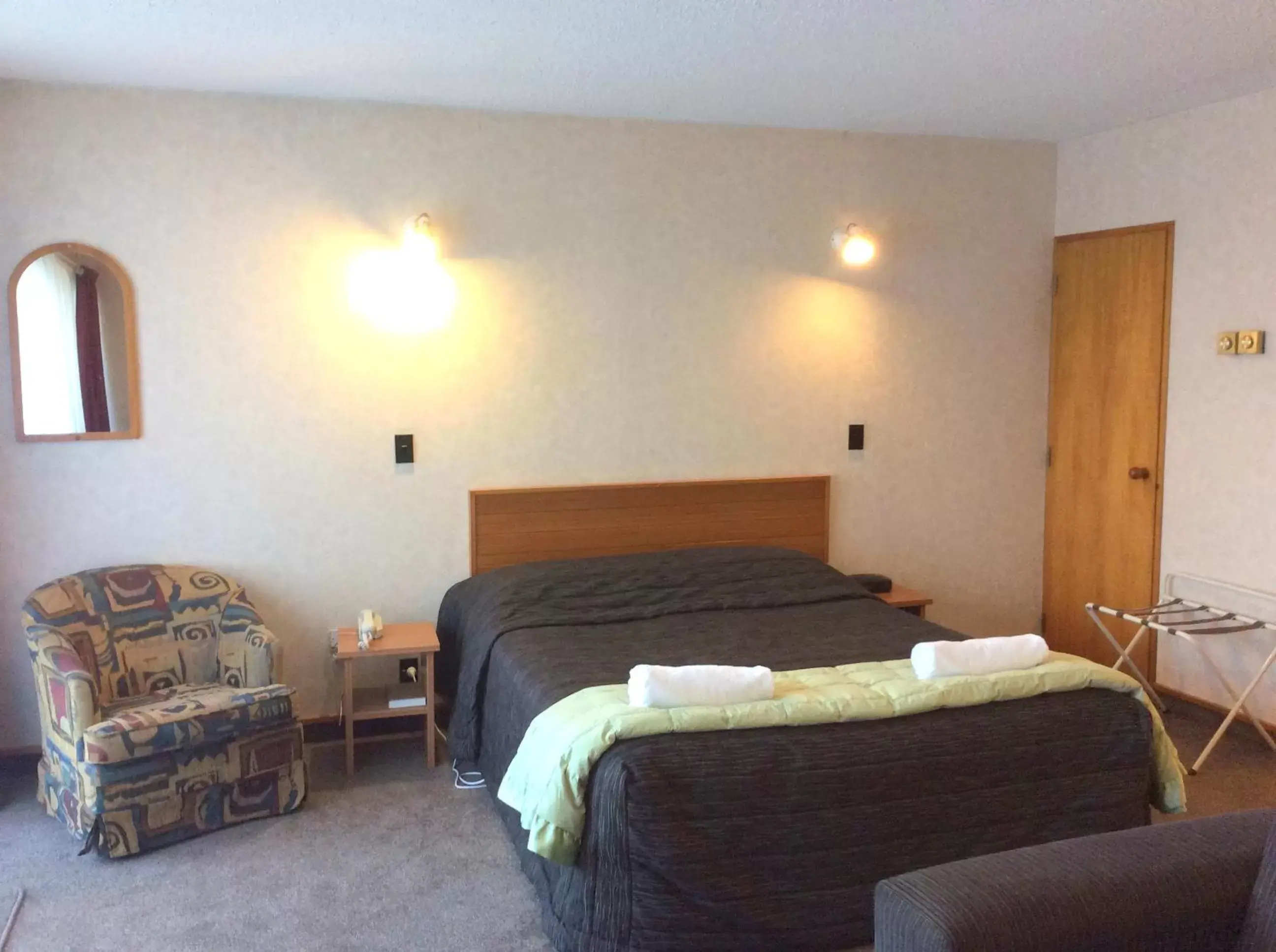 Photo of the whole room, Bed in The Lofts Apartments