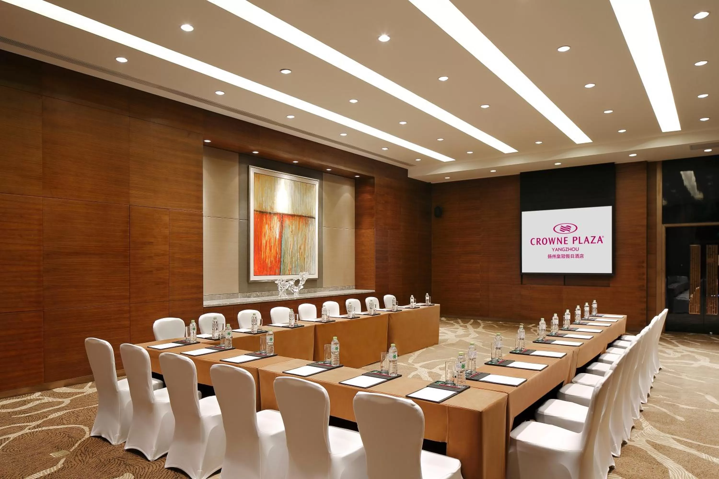 Meeting/conference room in Crowne Plaza Yangzhou by IHG